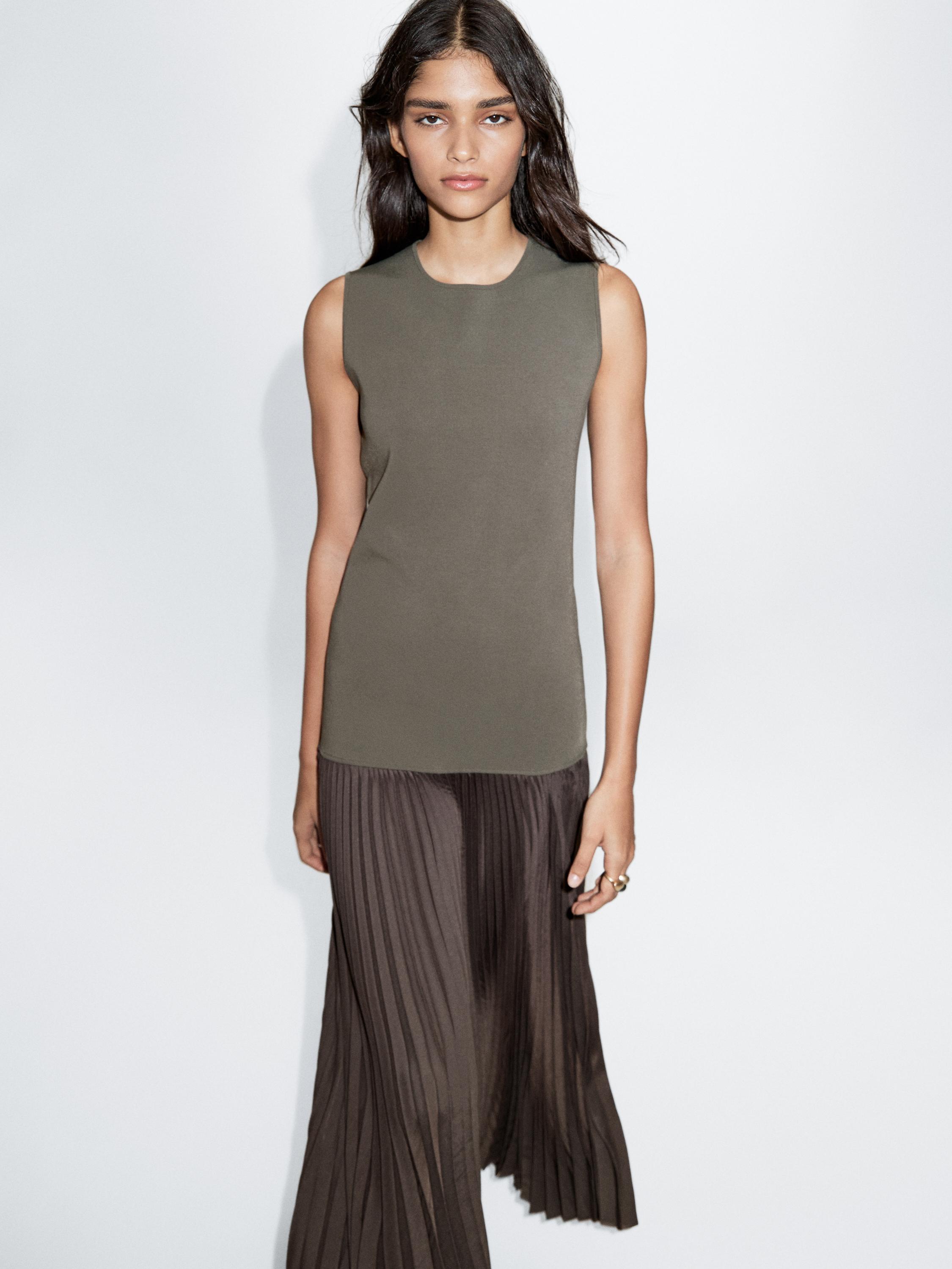 Long sleeveless contrast dress