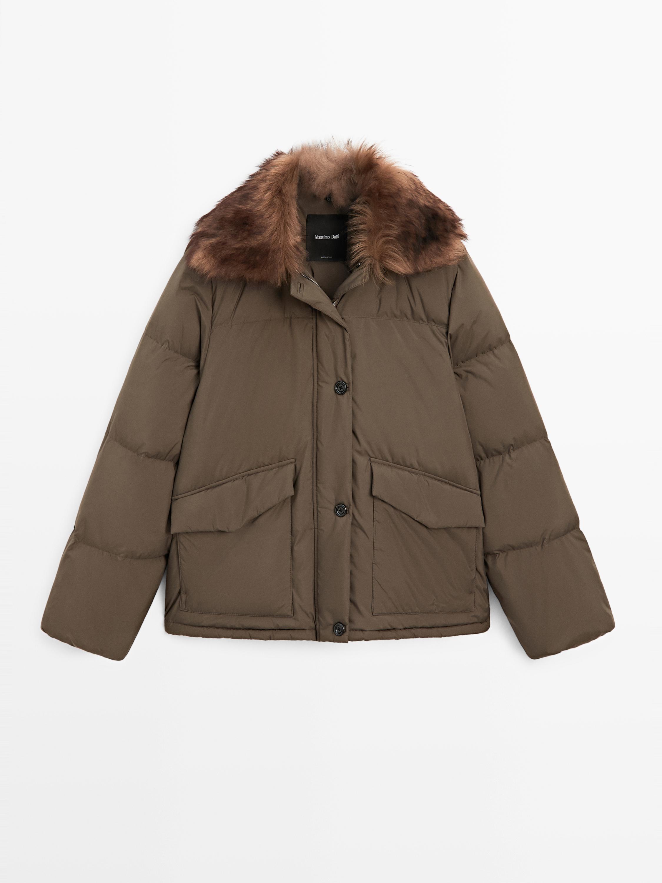 Short water-repellent down jacket with faux fur collar