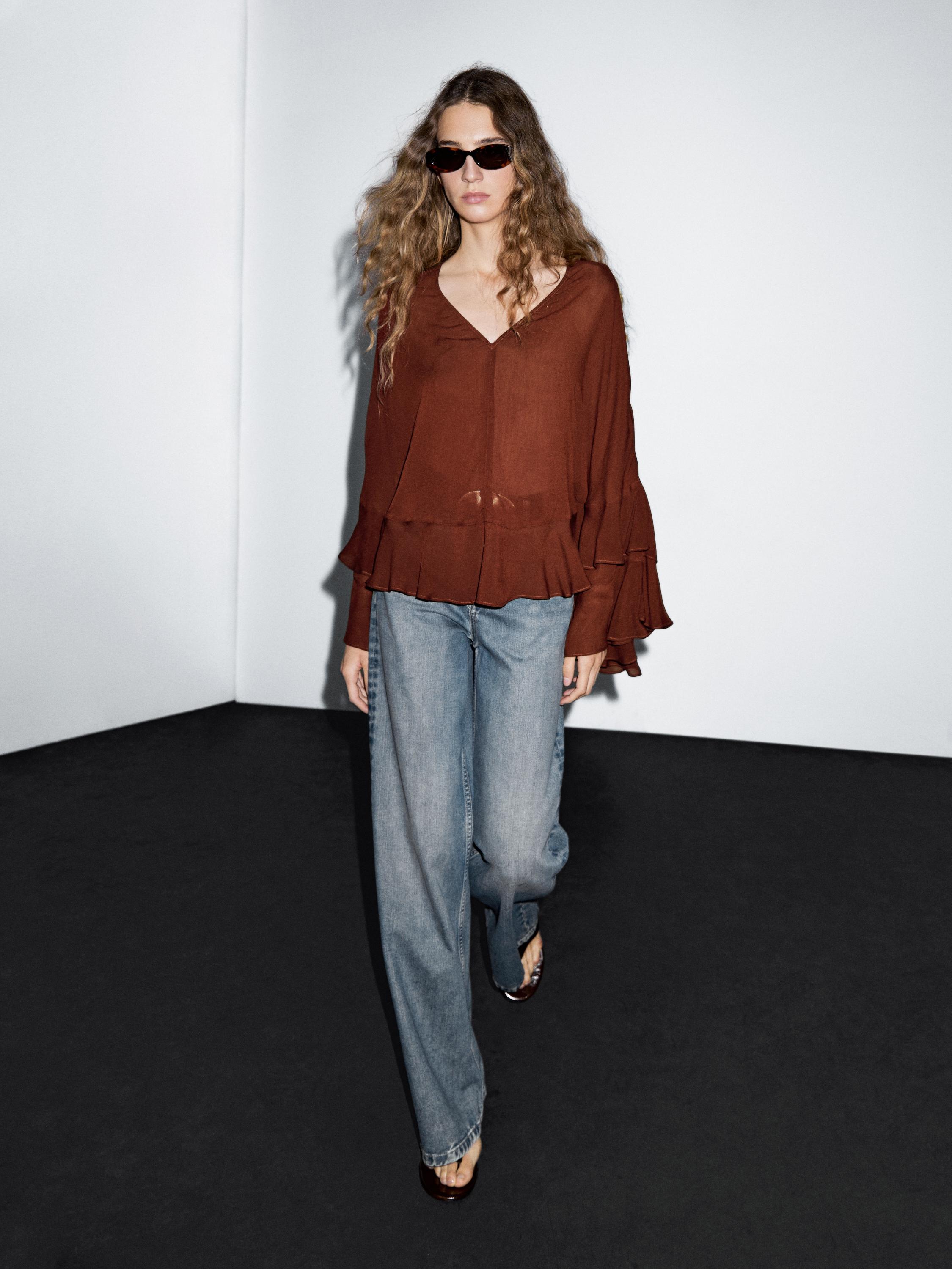 Blus gaya jubah dengan kerut