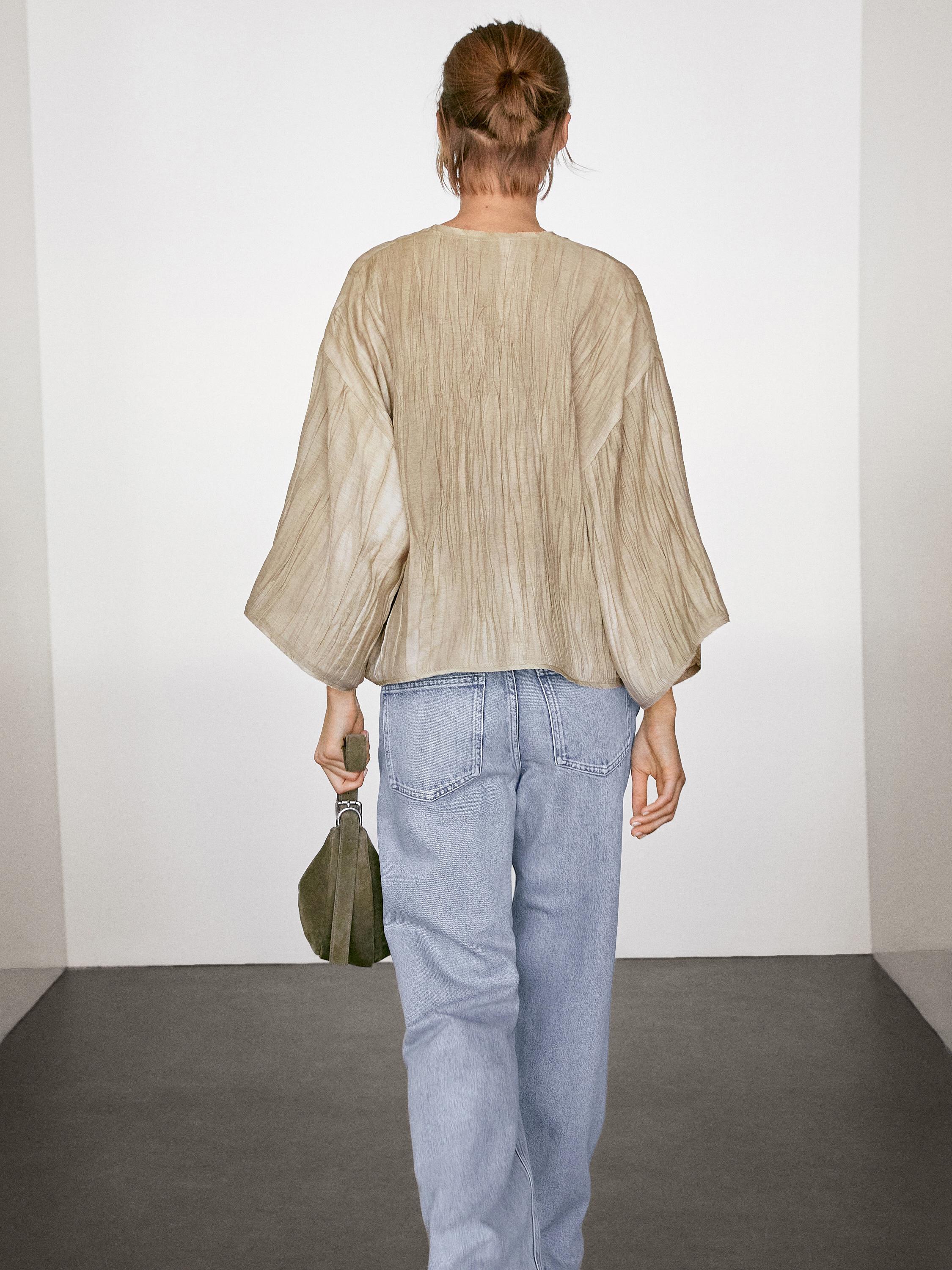 Flowing kimono with tie detail