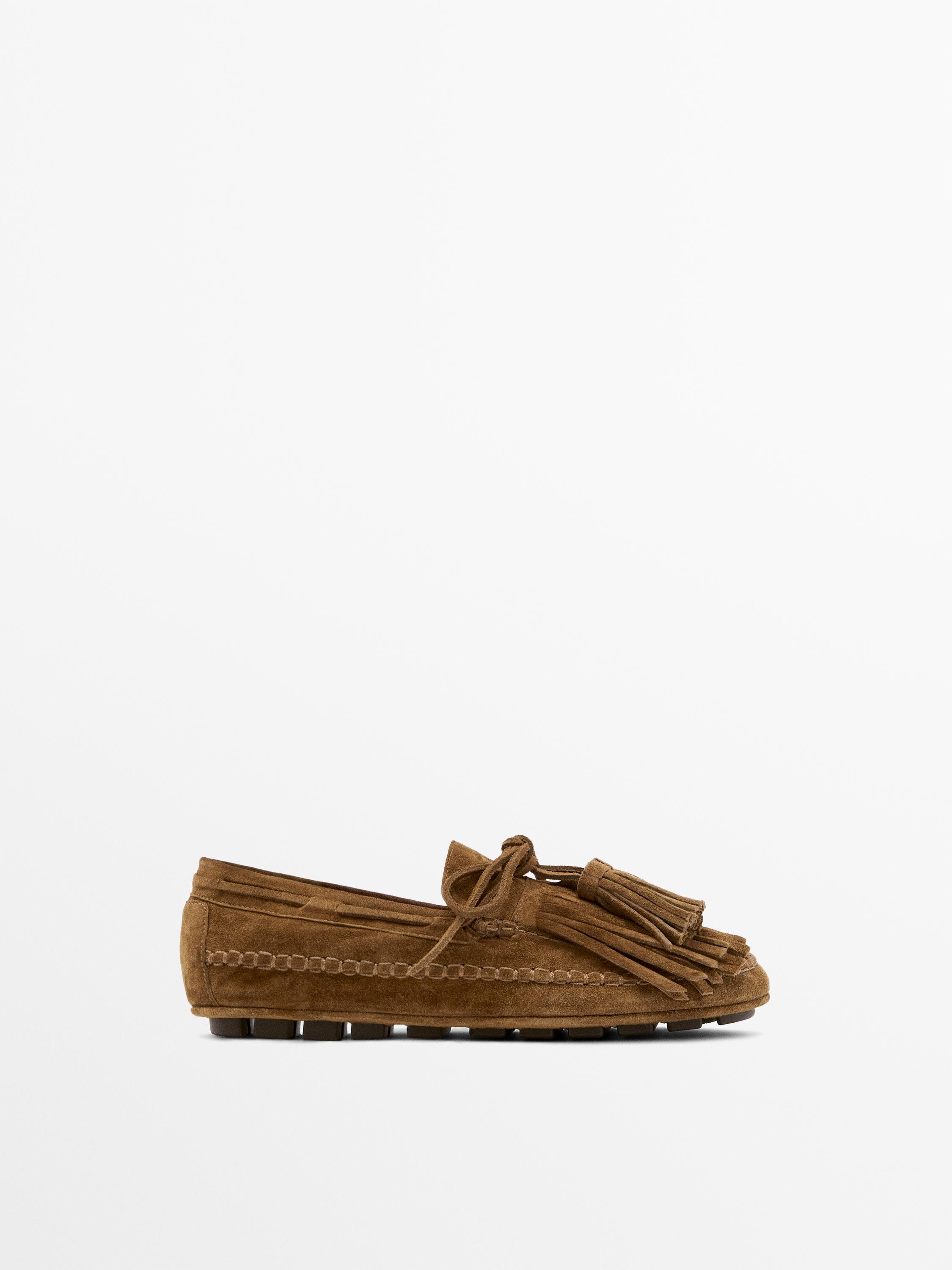 Split suede loafers with fringing and tassels — TAN