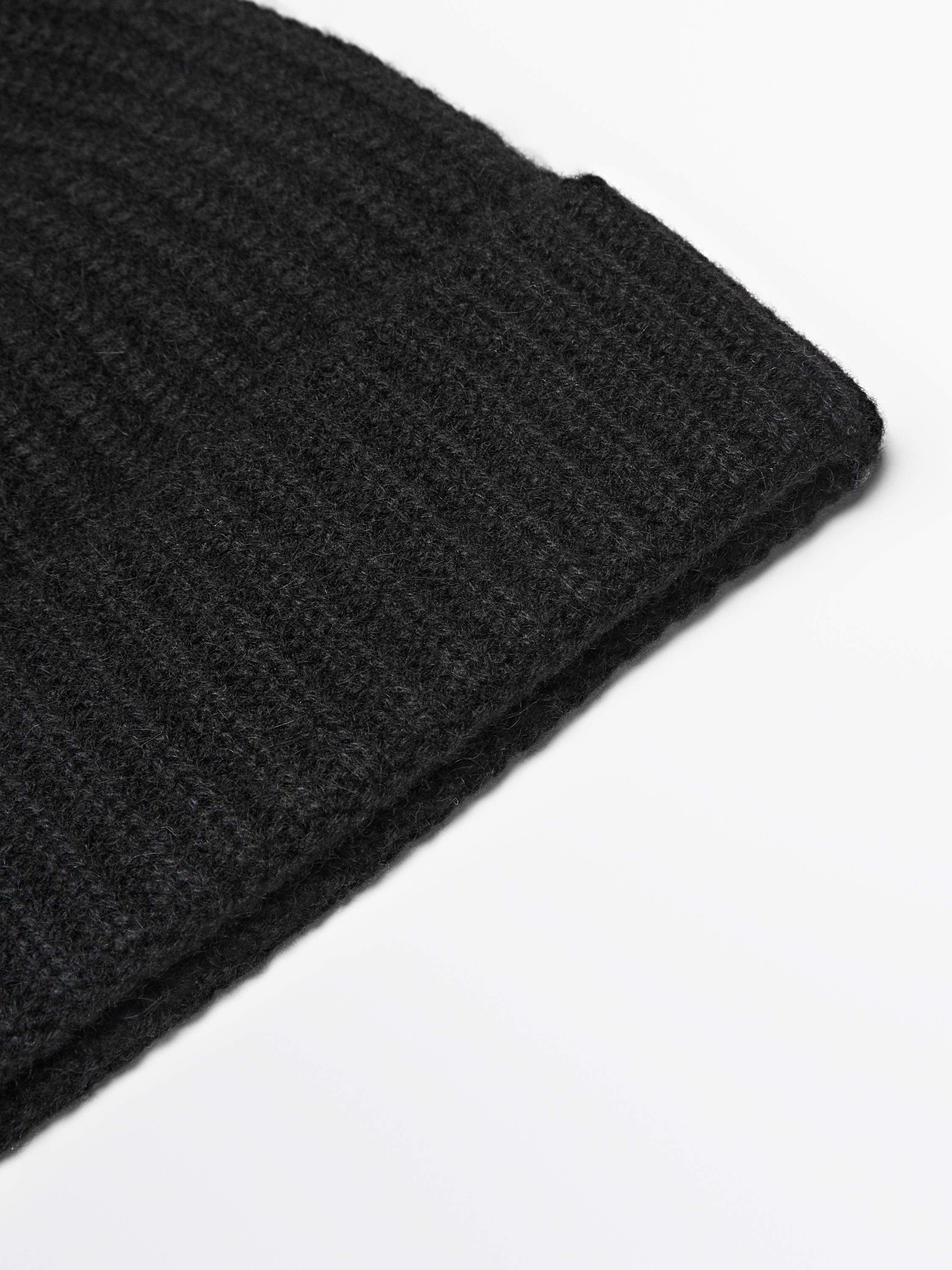 Ribbed 100% cashmere beanie
