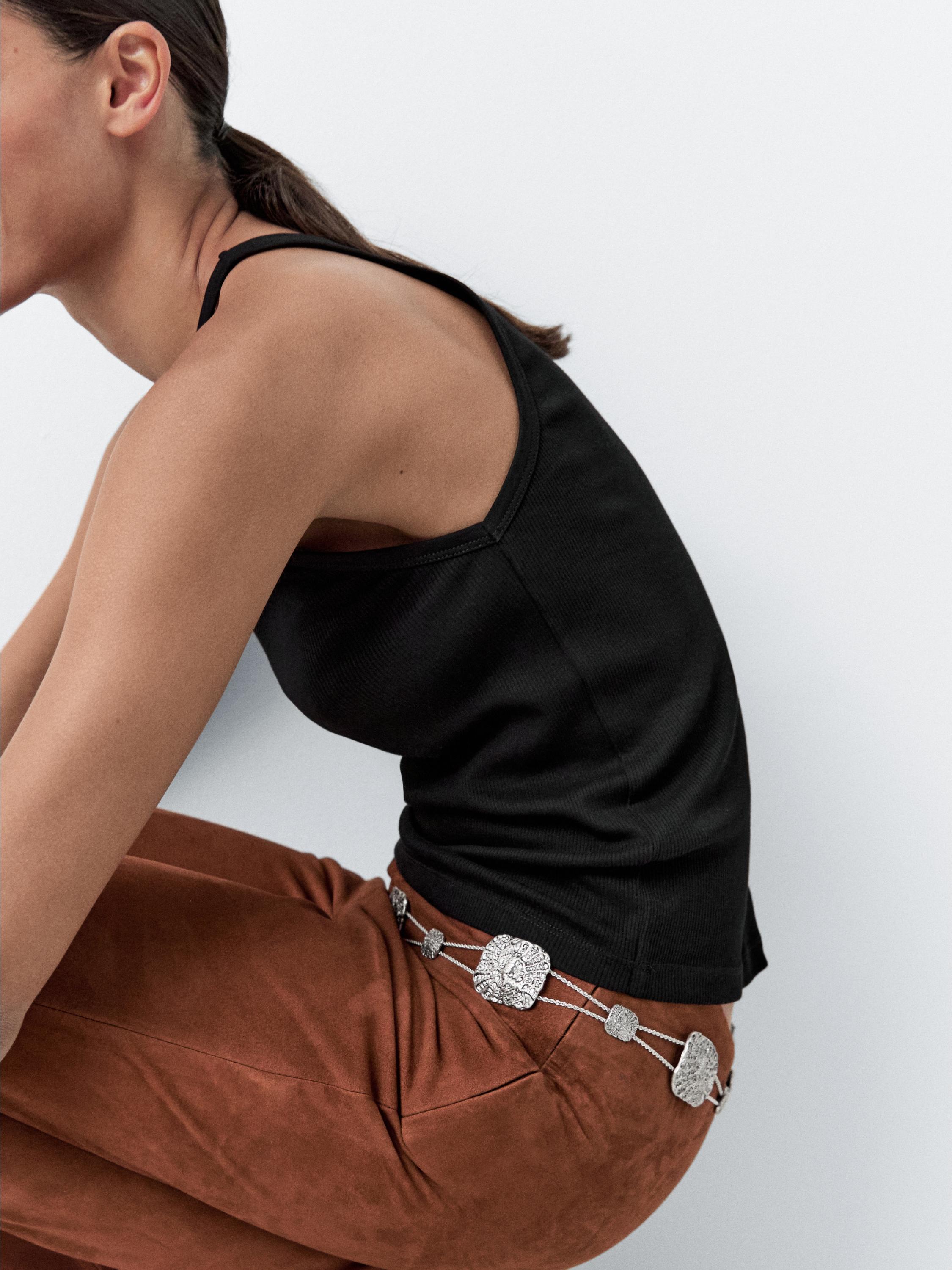 Textured medallion chain belt