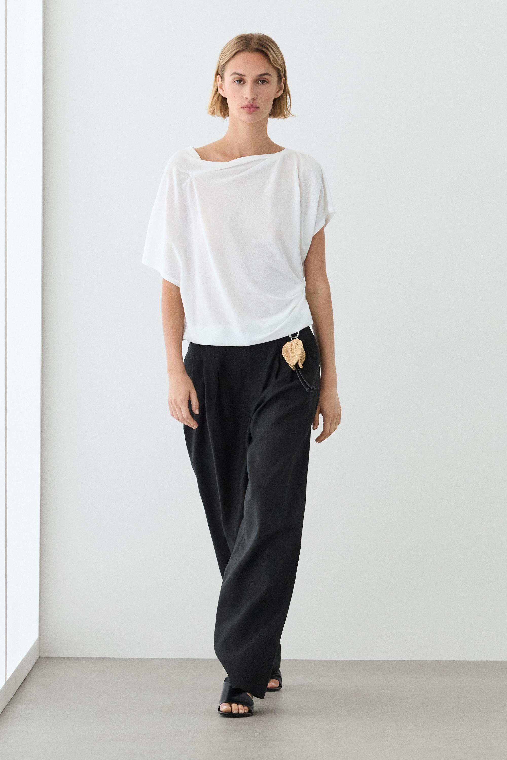 Wide-leg pleated linen trousers — BLACK