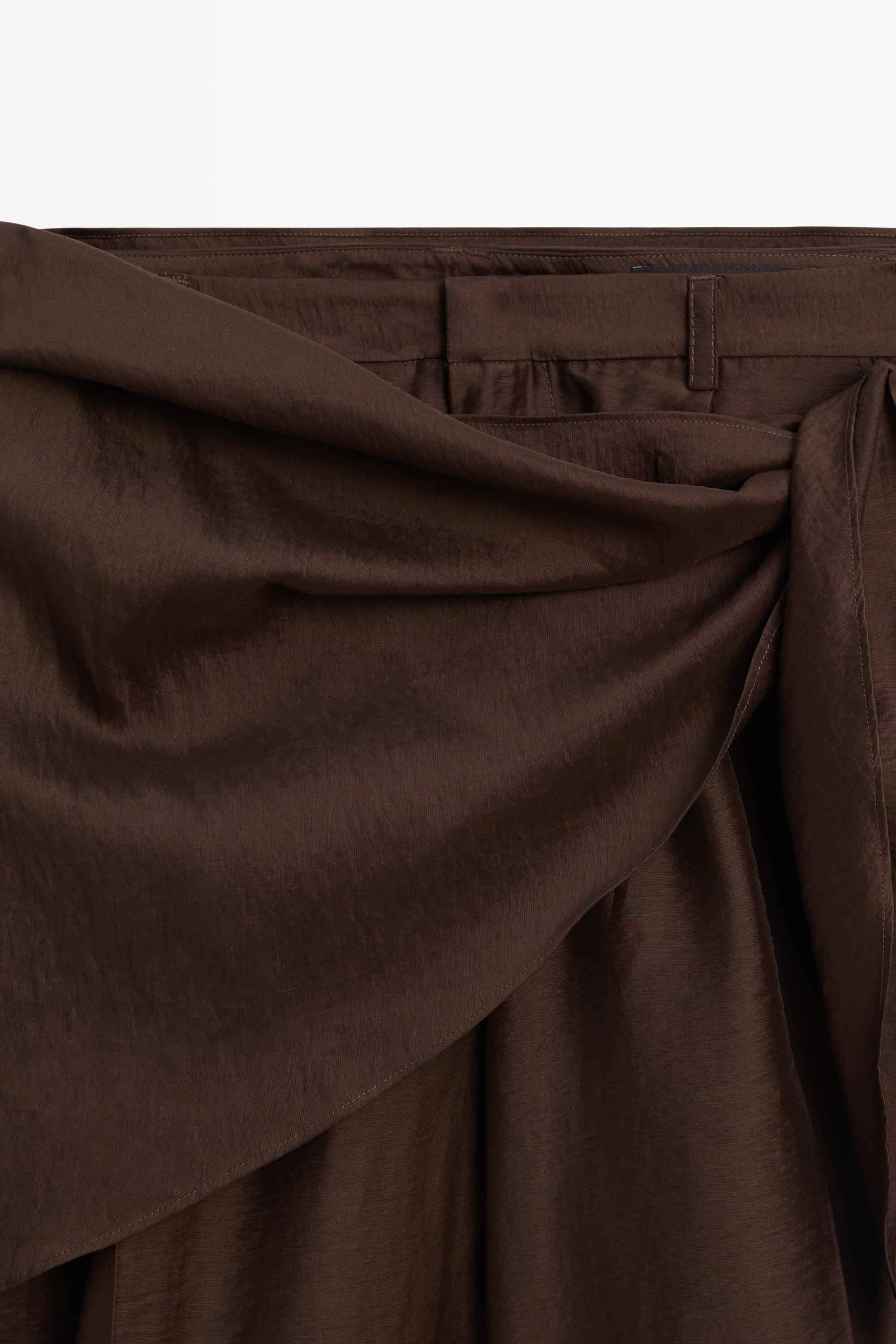 Long flowing Bermuda shorts with scarf detail — Chocolate