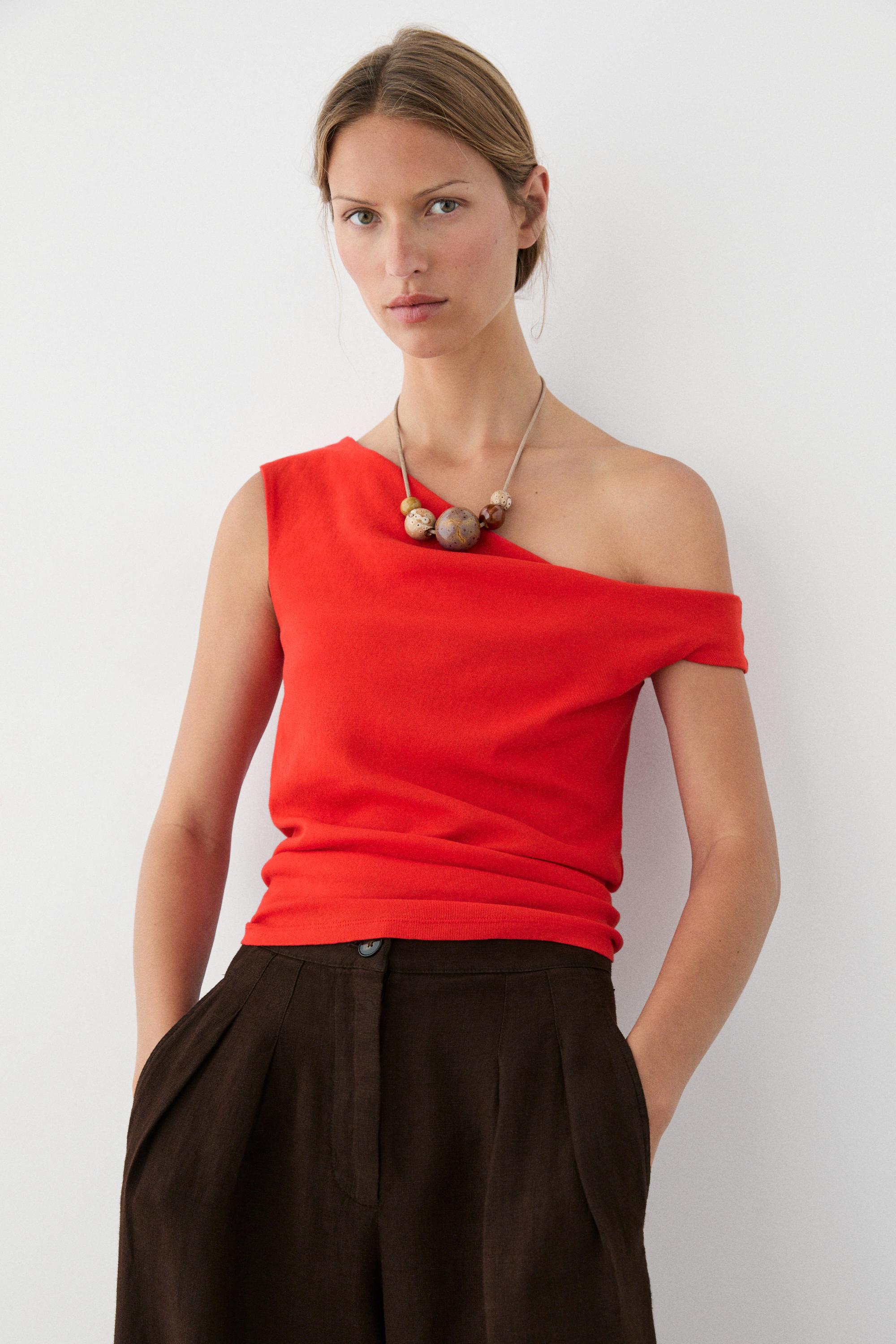 Asymmetric off-the-shoulder top