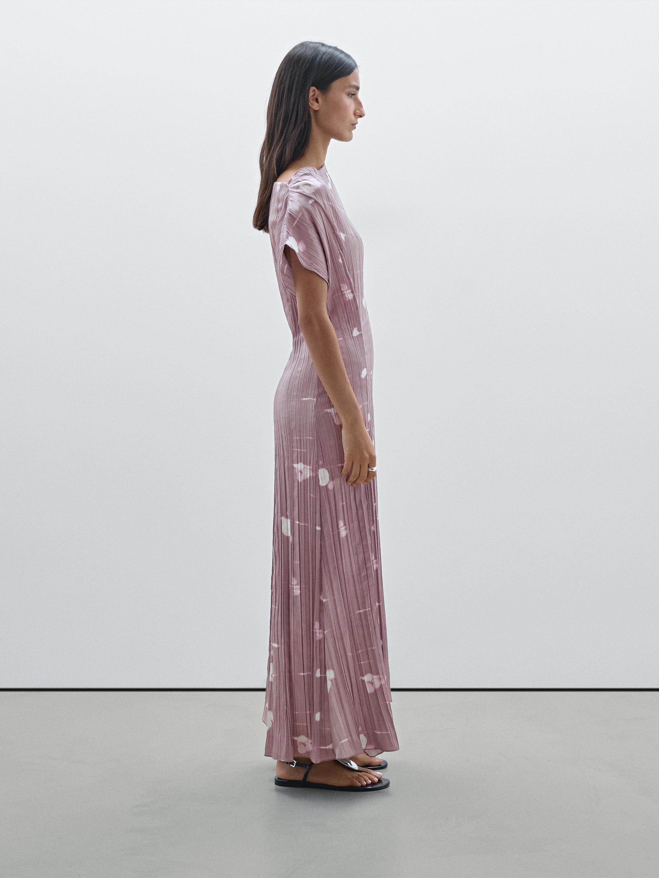 Long pleated dress in printed fabric