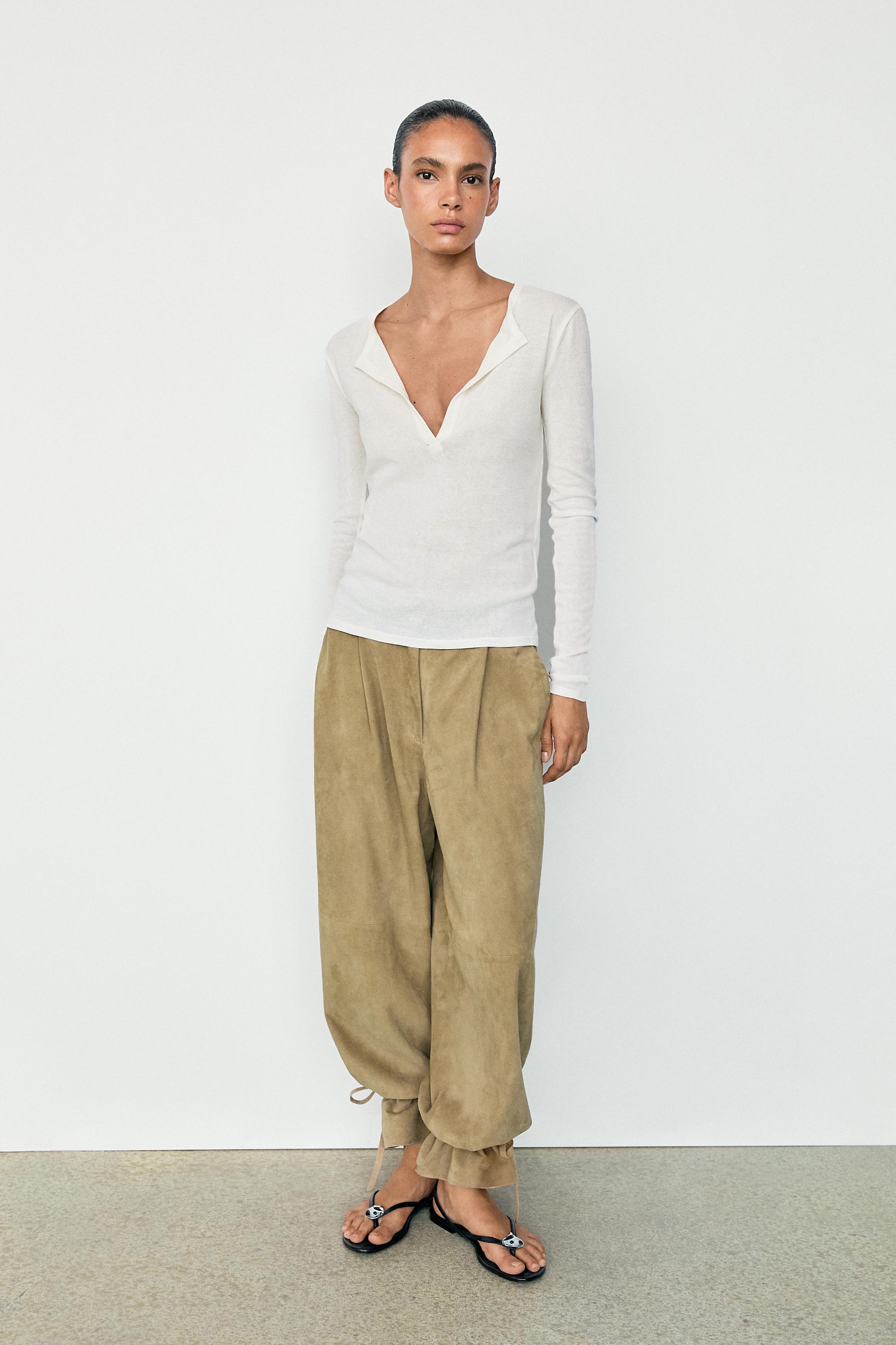 100% cotton V-neck T-shirt — CREAM
