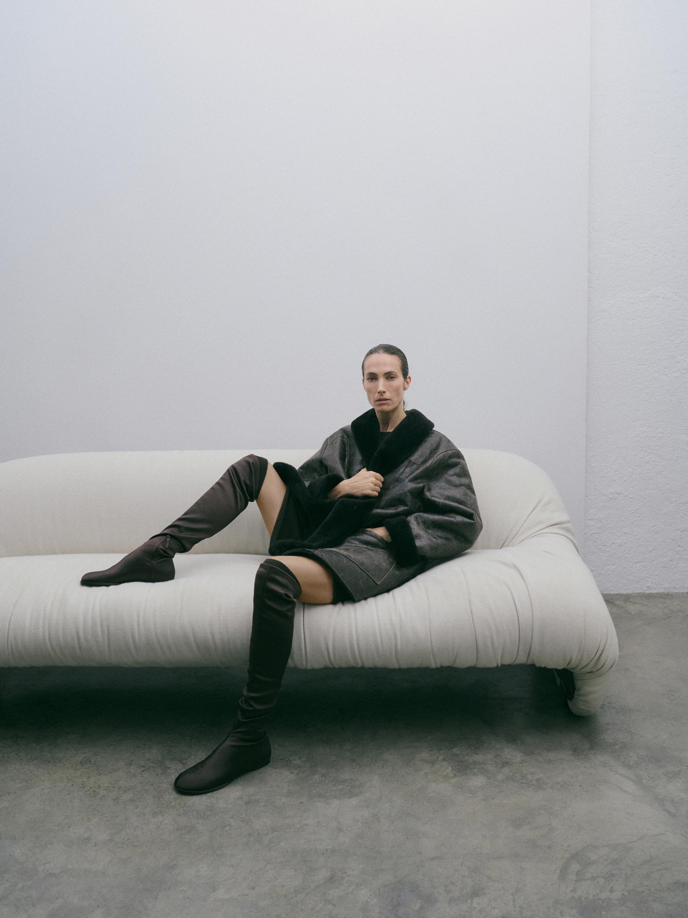 Mouton leather coat with crackled finish