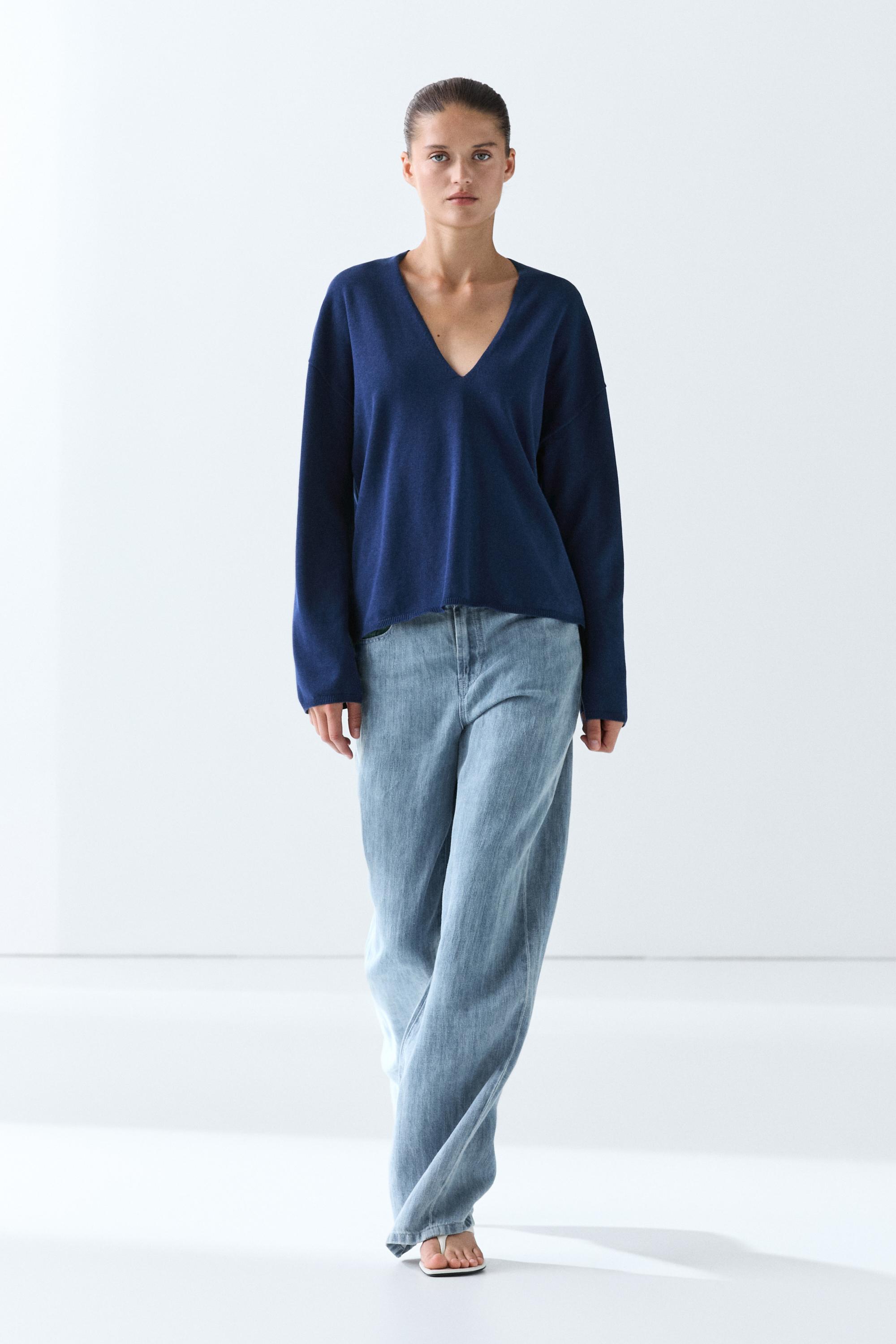 Striped V-neck knit sweater — NAVY BLUE