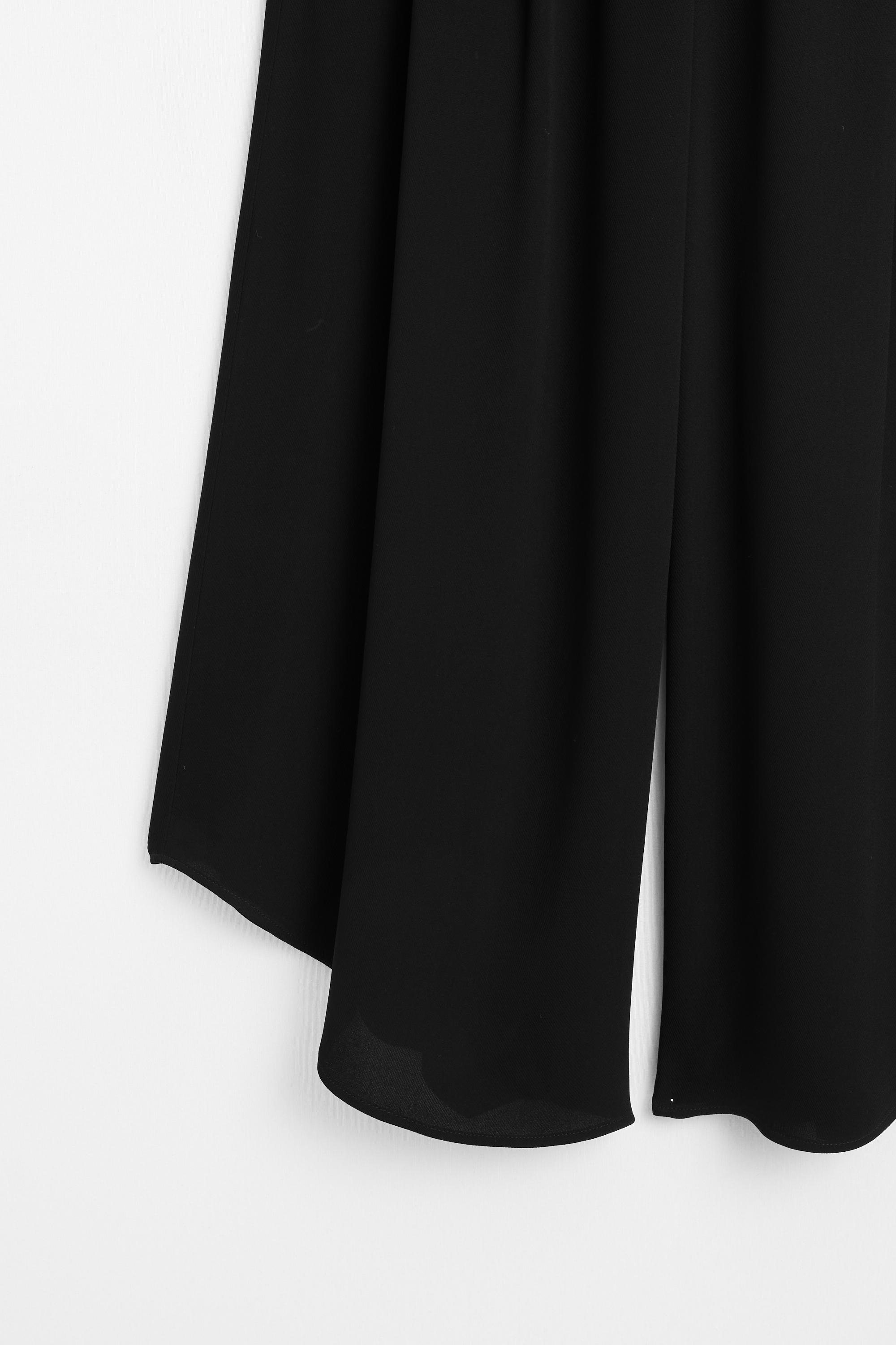 Voluminous wide-leg pleated pants — BLACK