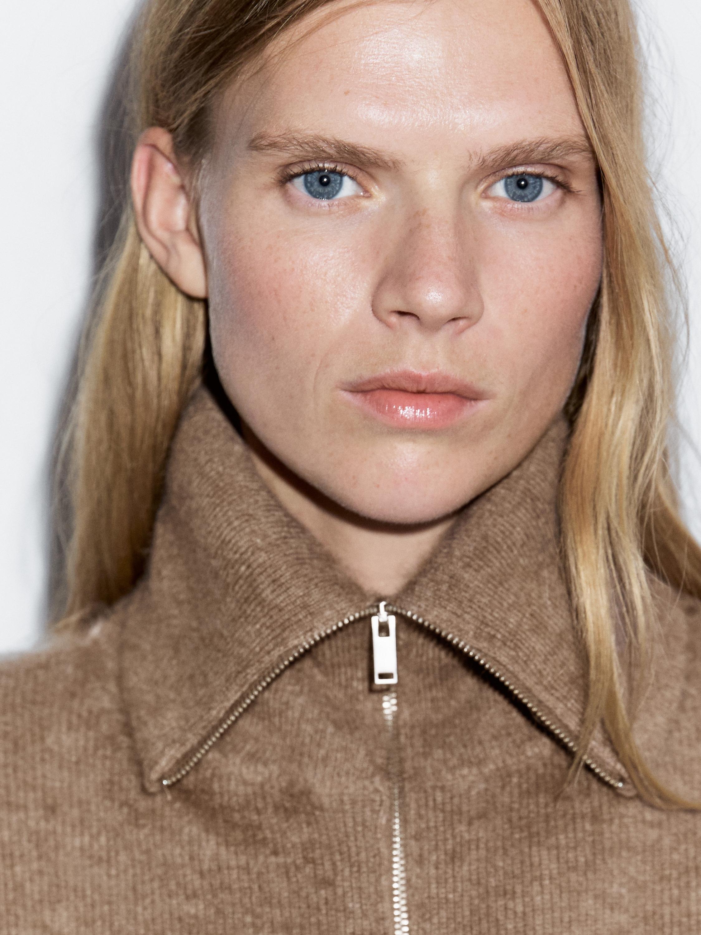 Dlouhá náprsenka ze 100% kašmíru se zipem