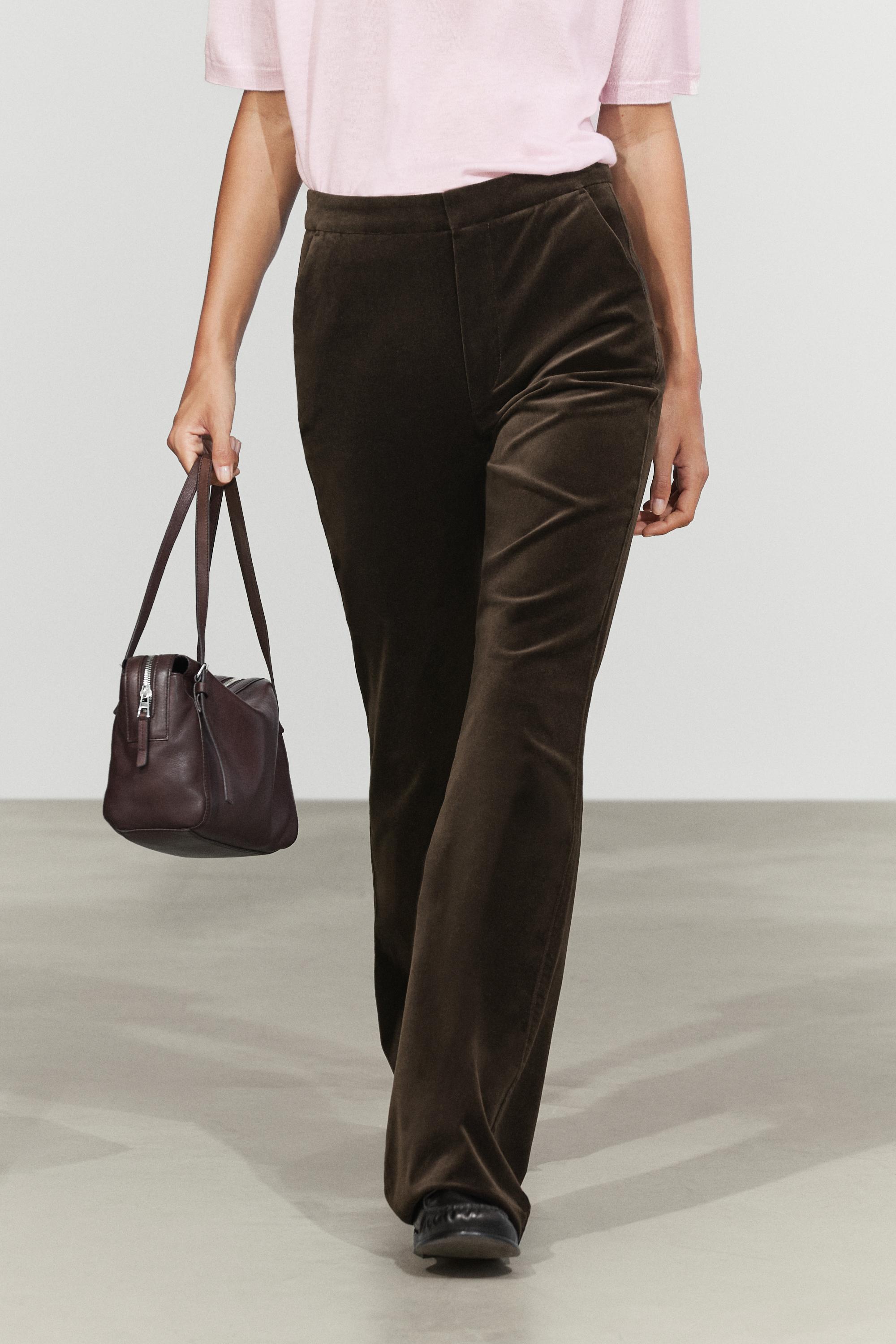 Pantalón skinny flare fit de terciopelo