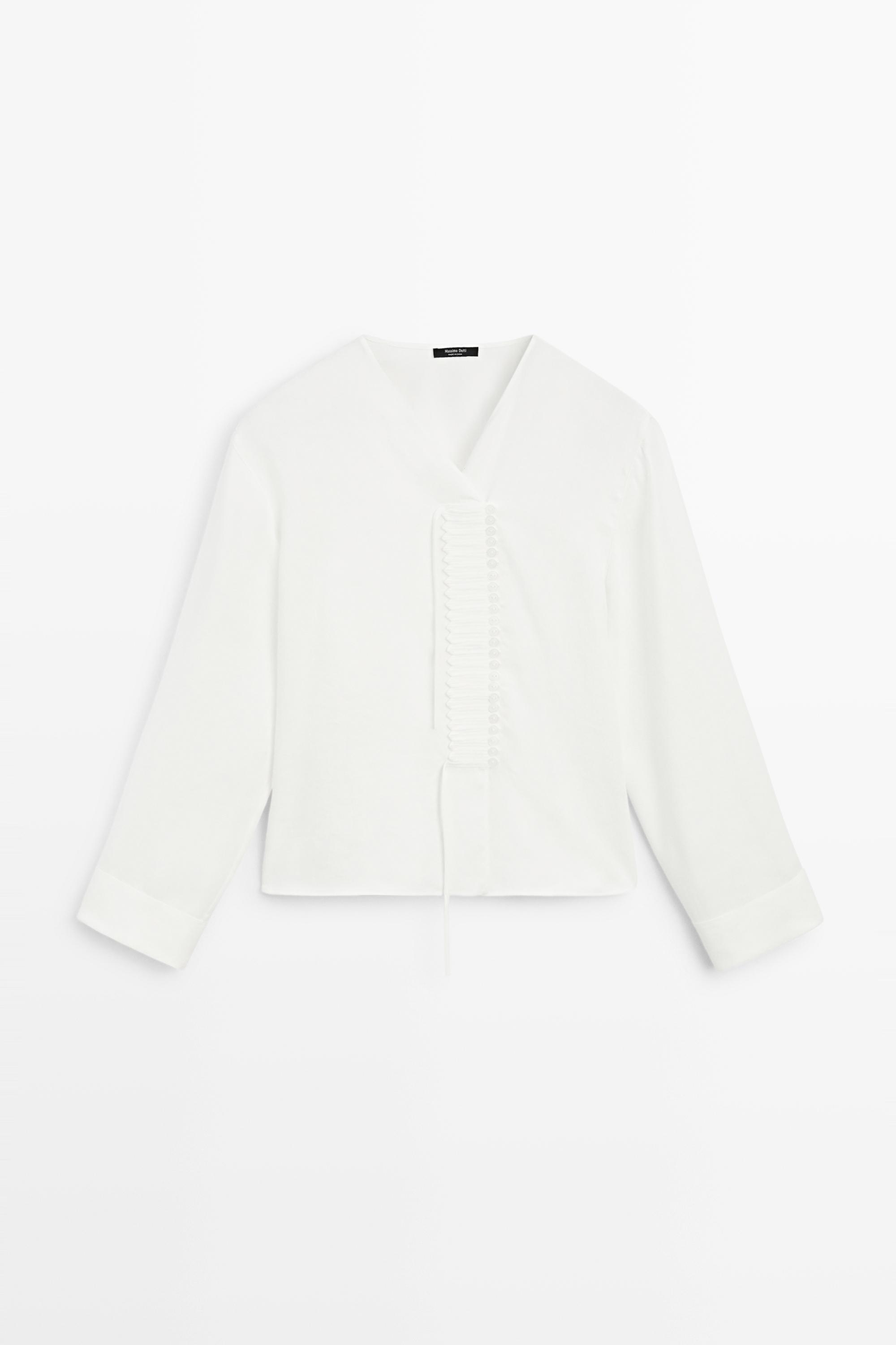 Blusa fluida com botões e linho