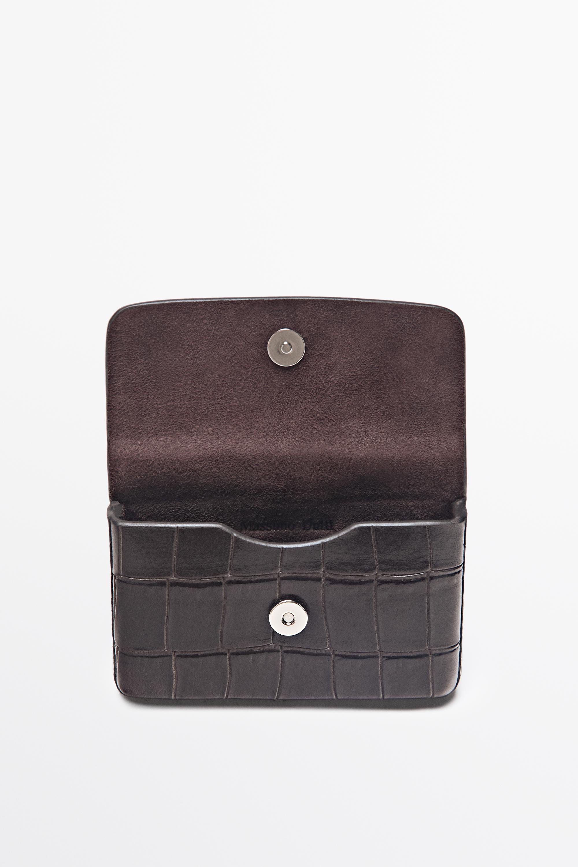 Crocodile-textured leather card holder — BROWN