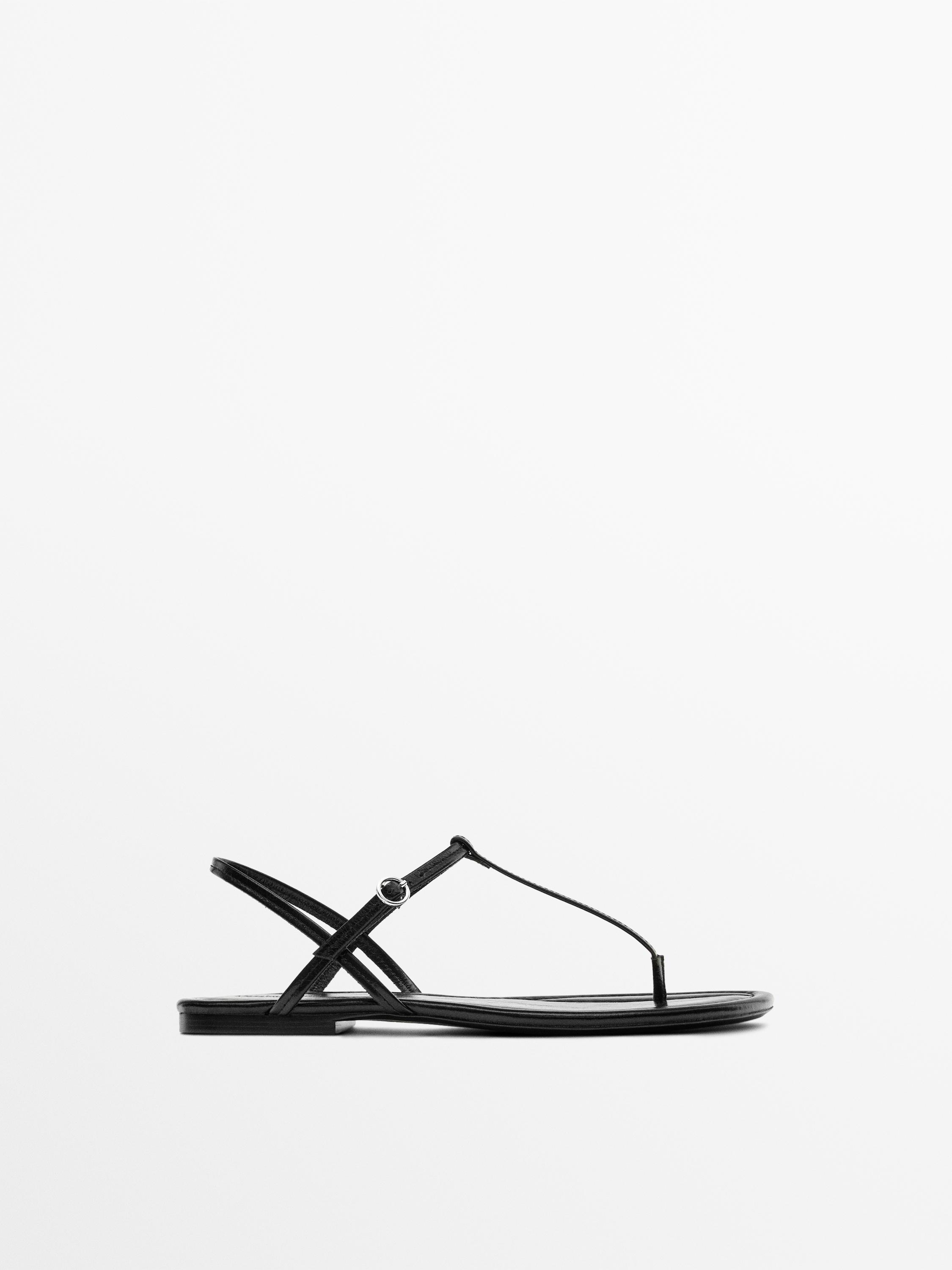 Strappy flat sandals with toe divider — BLACK
