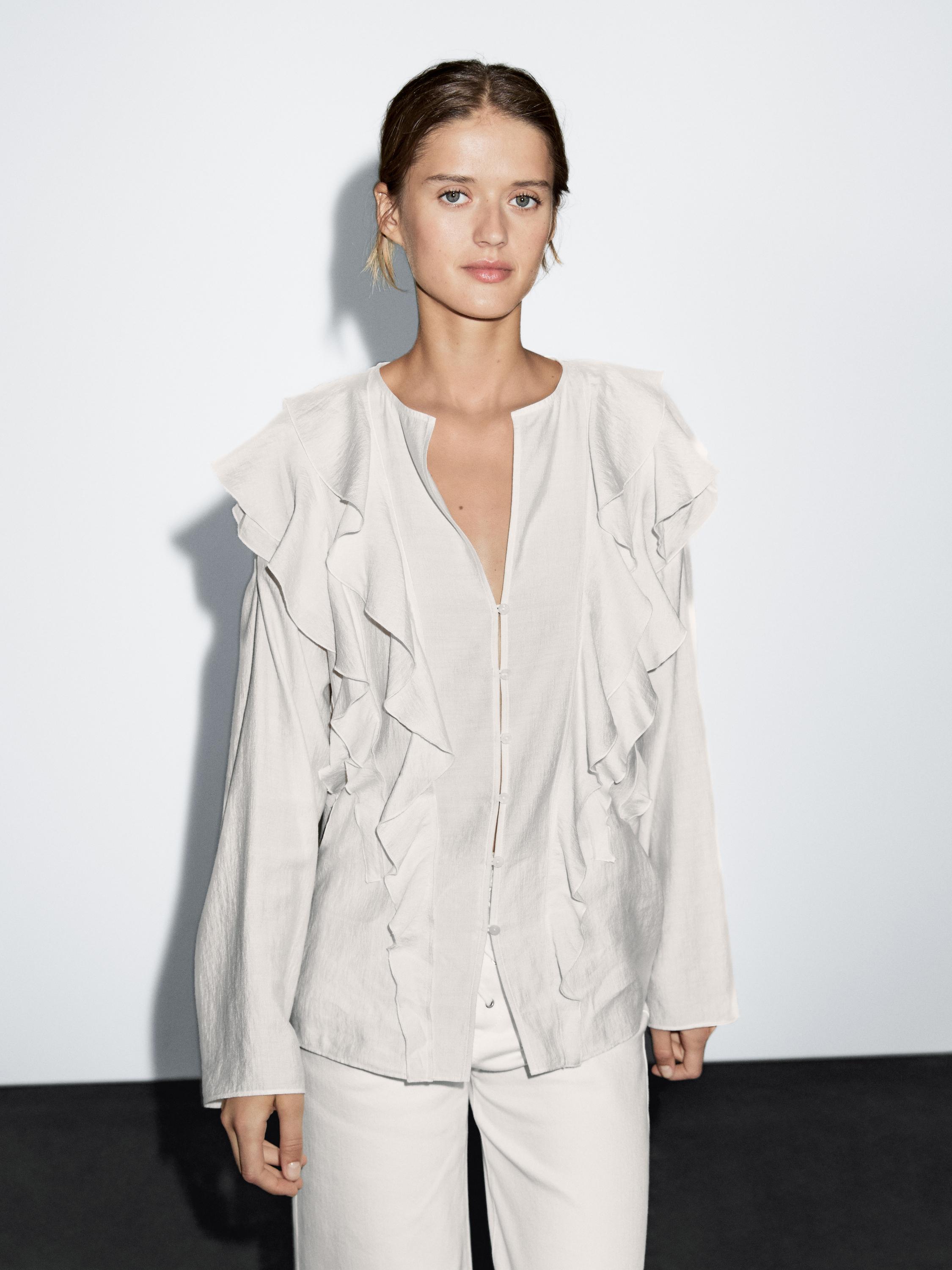 Flowing blouse with ruffles