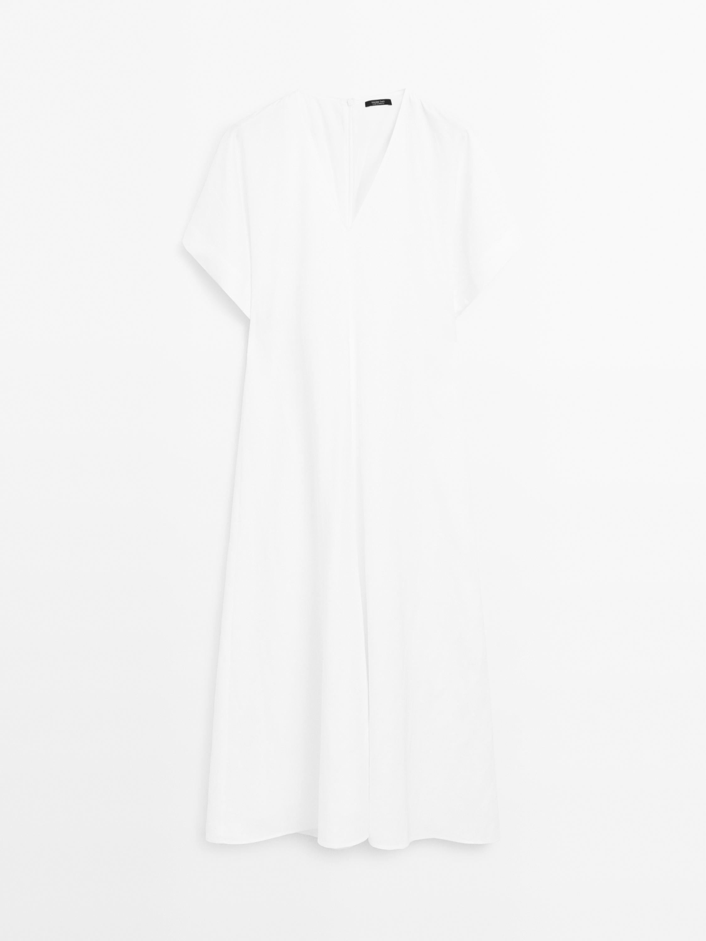 Weitschwingendes Midikleid mit V-Ausschnitt