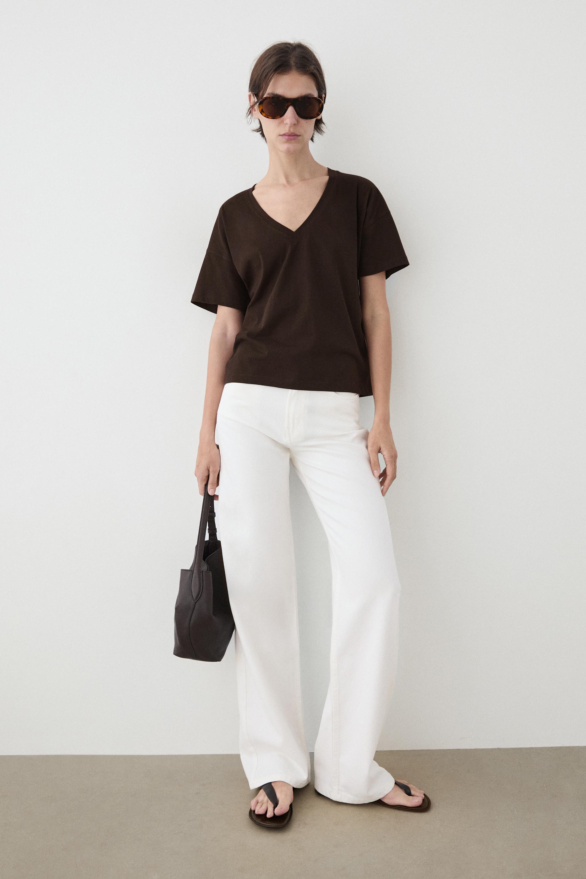 Flowing cropped fit V-neck T-shirt — BROWN