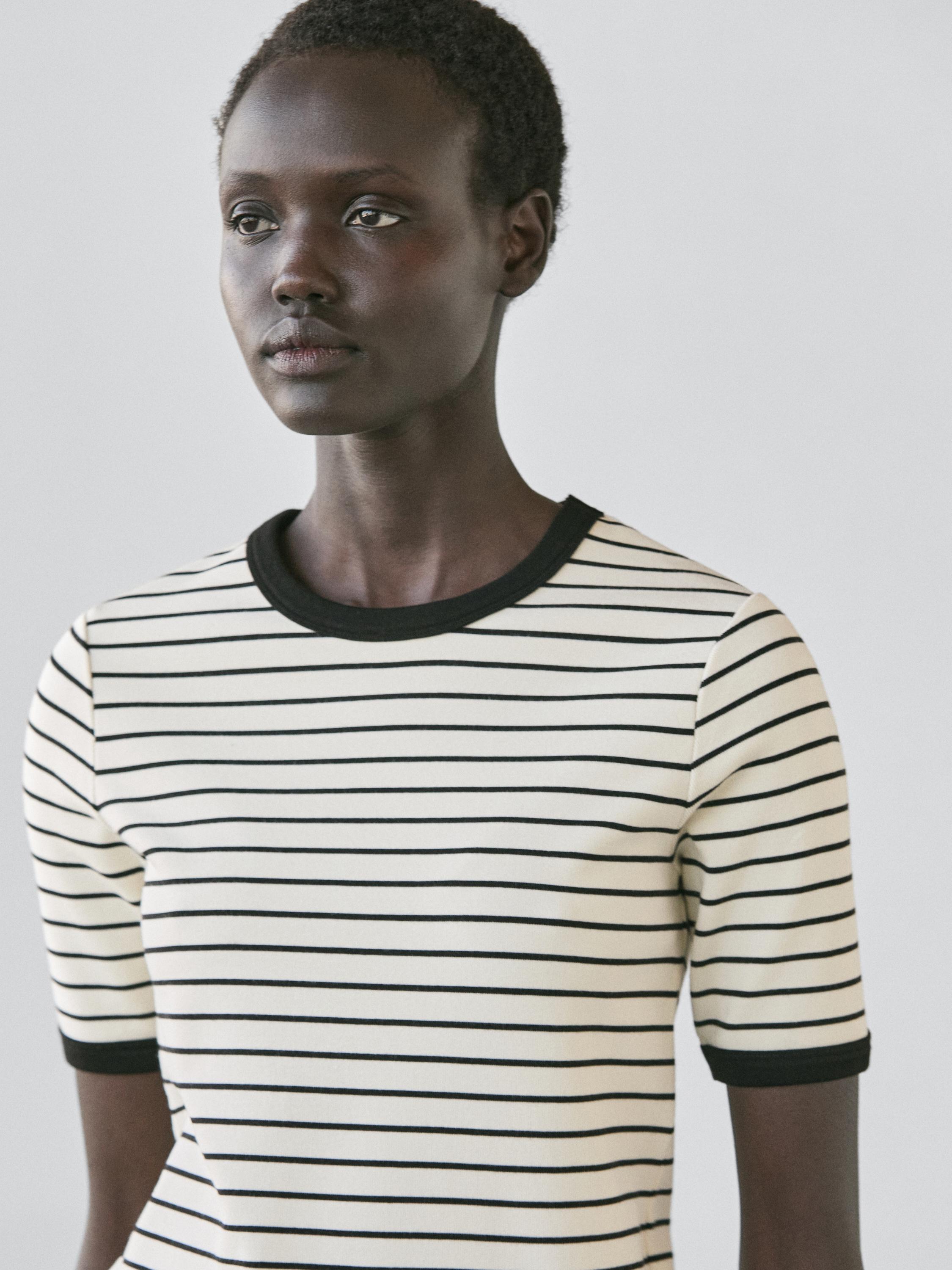 콘트라스트 스트라이프 반팔 티셔츠