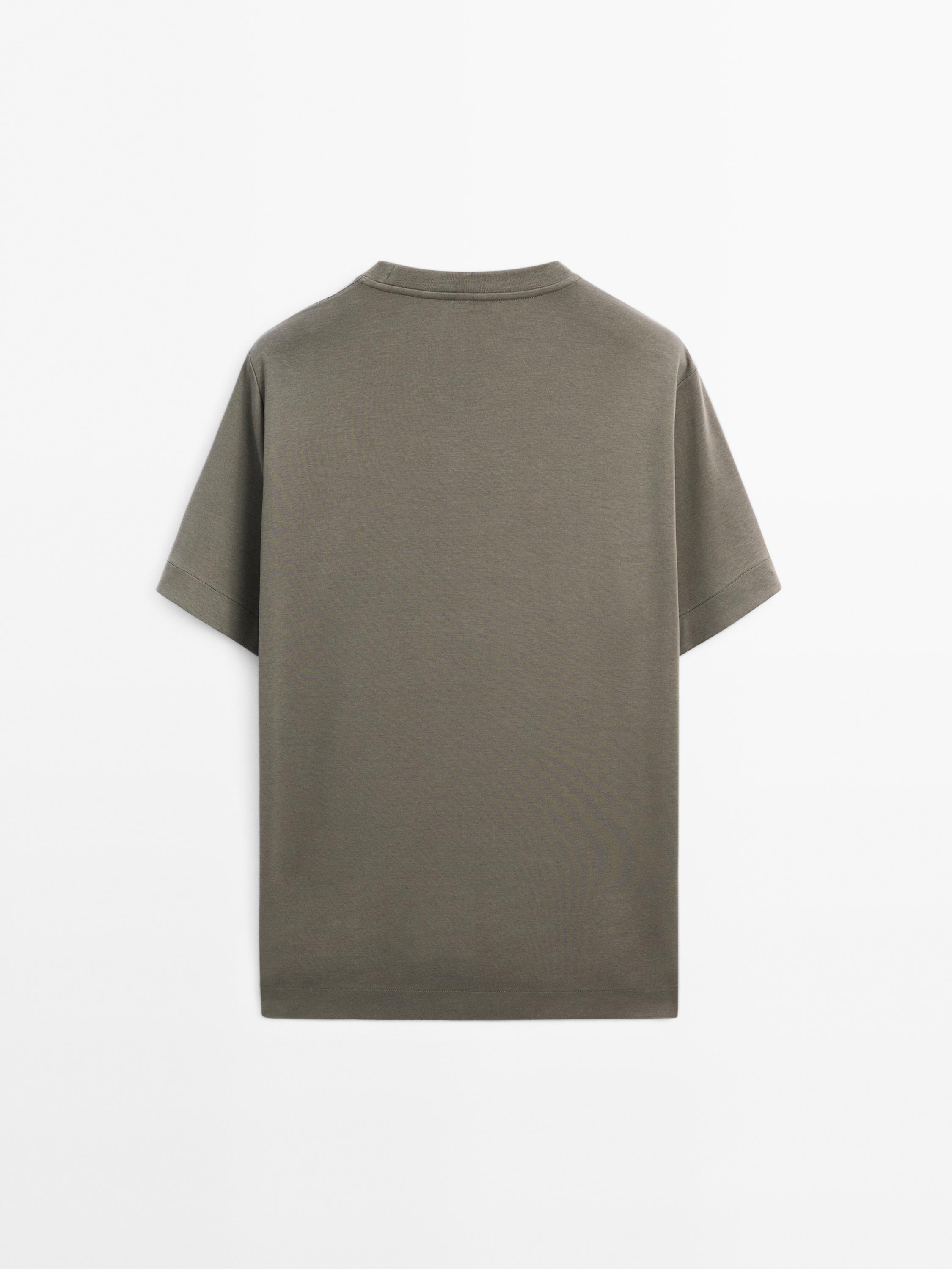 100% cotton T-shirt with seam detail