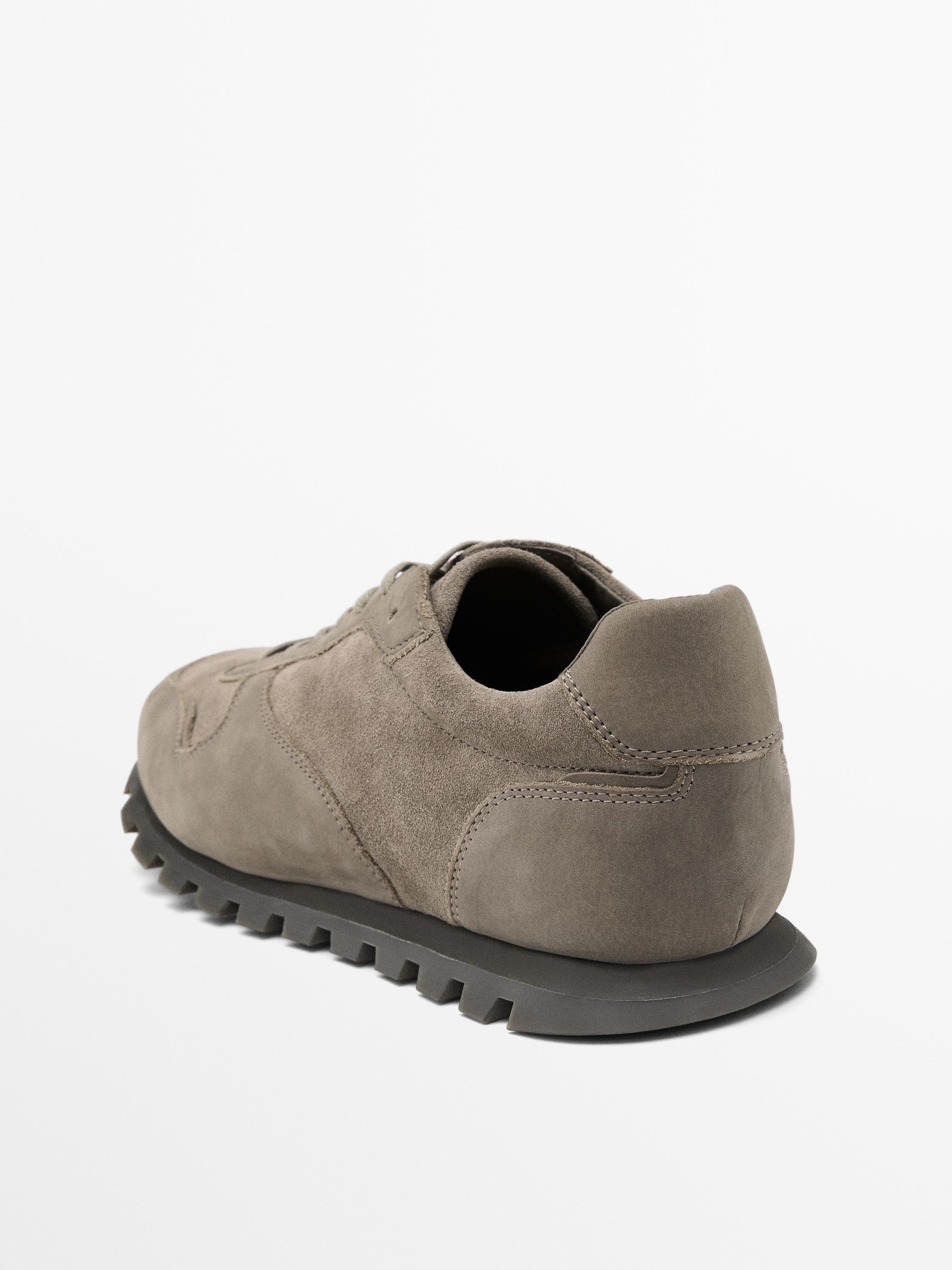 Contrast sneakers