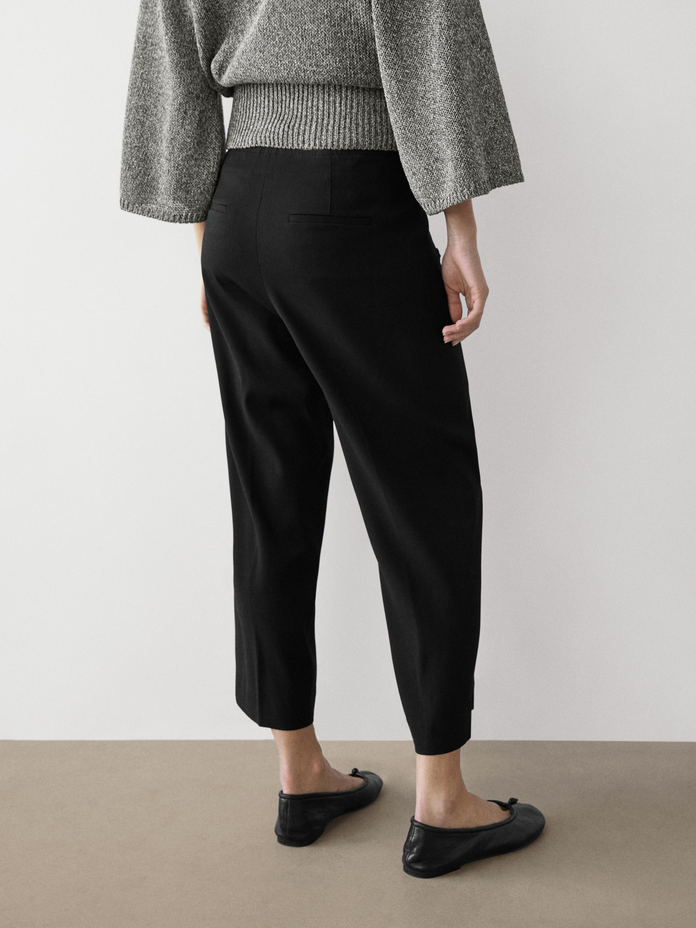 Capris with button details — BLACK