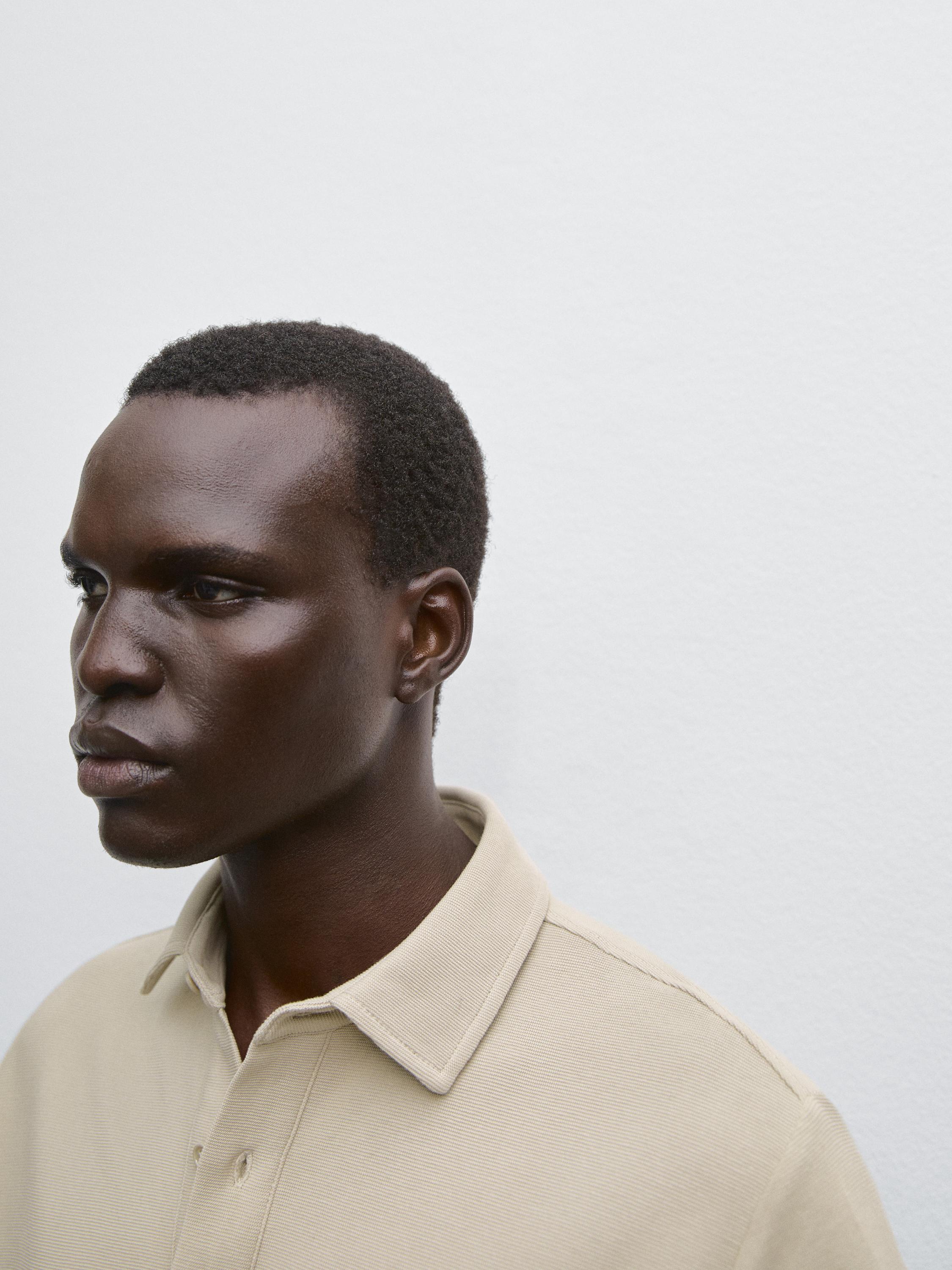 Textured short sleeve polo shirt