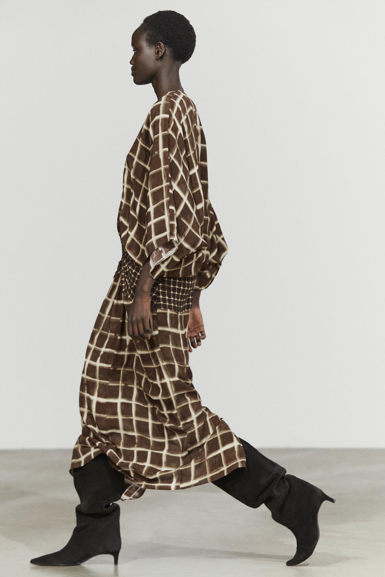 Flowy dress with printed sash detail — Chocolate