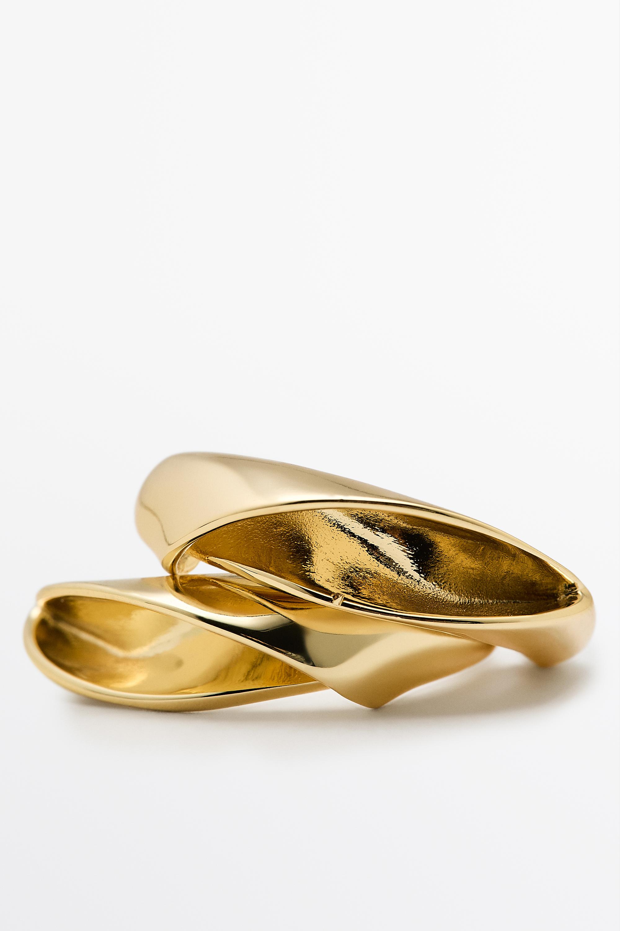 Twist Hoop Earrings — GOLDEN
