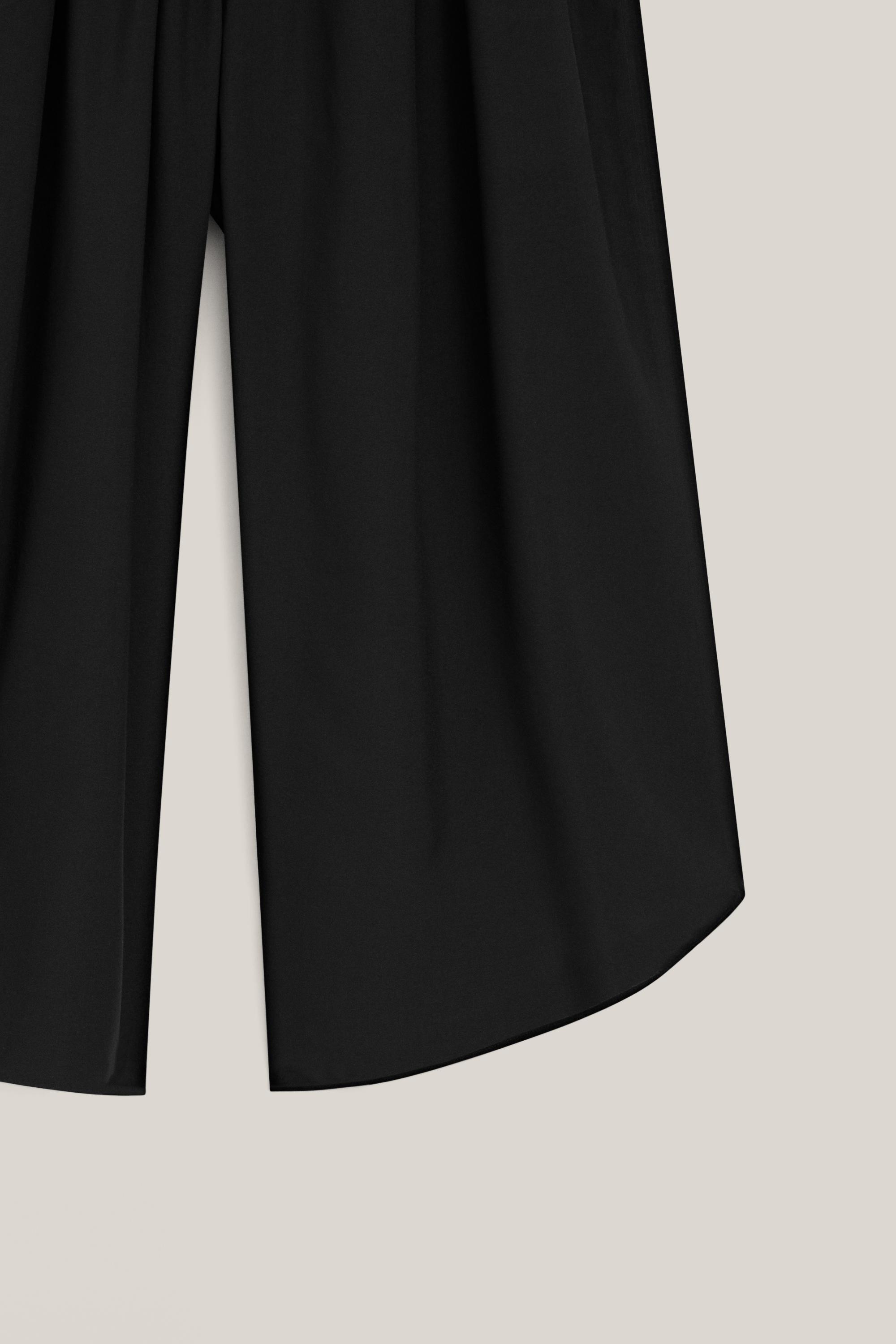 Culottes with pleated details - LIMITED EDITION — BLACK