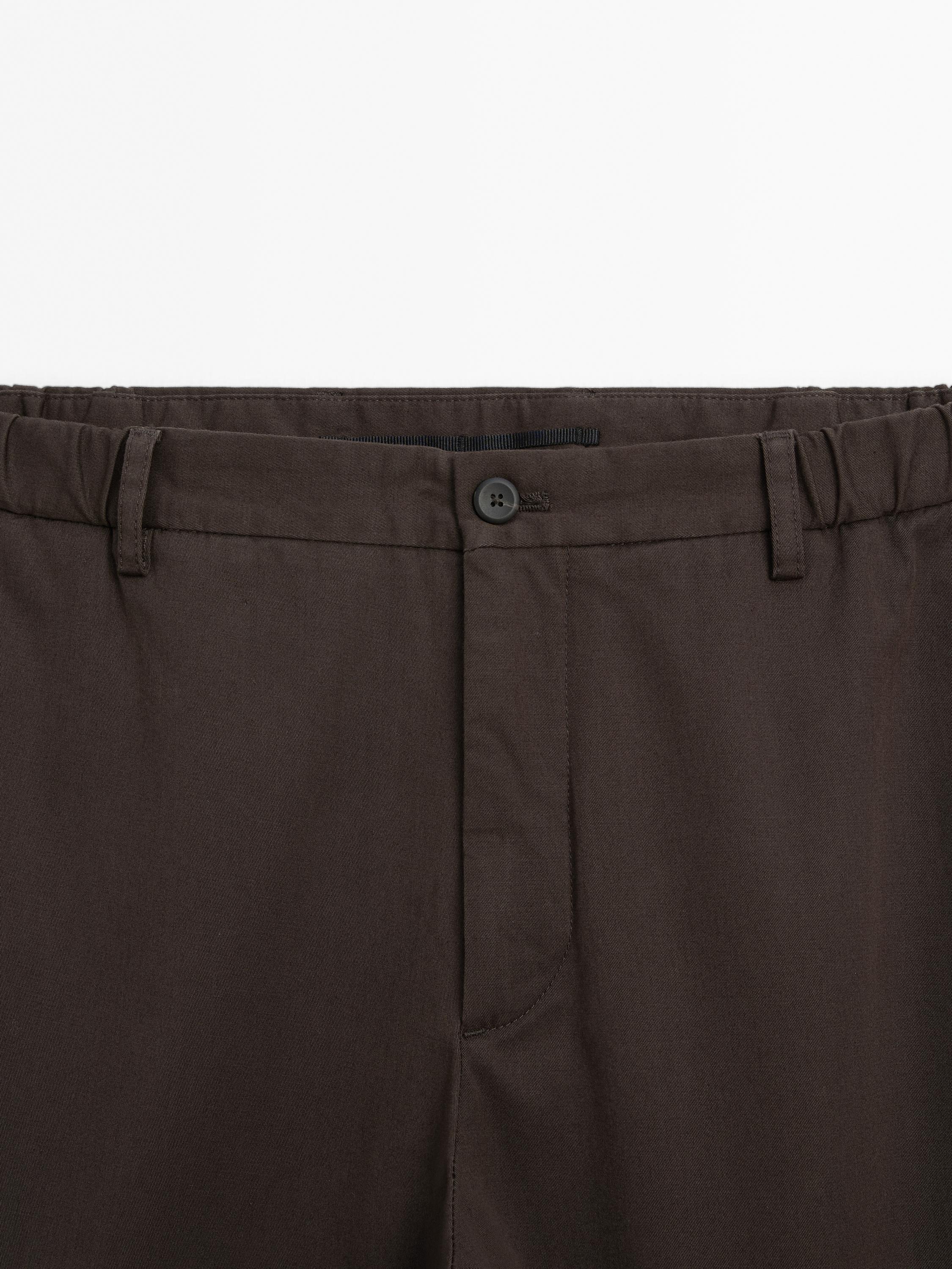 Pantalón tapered fit goma lateral