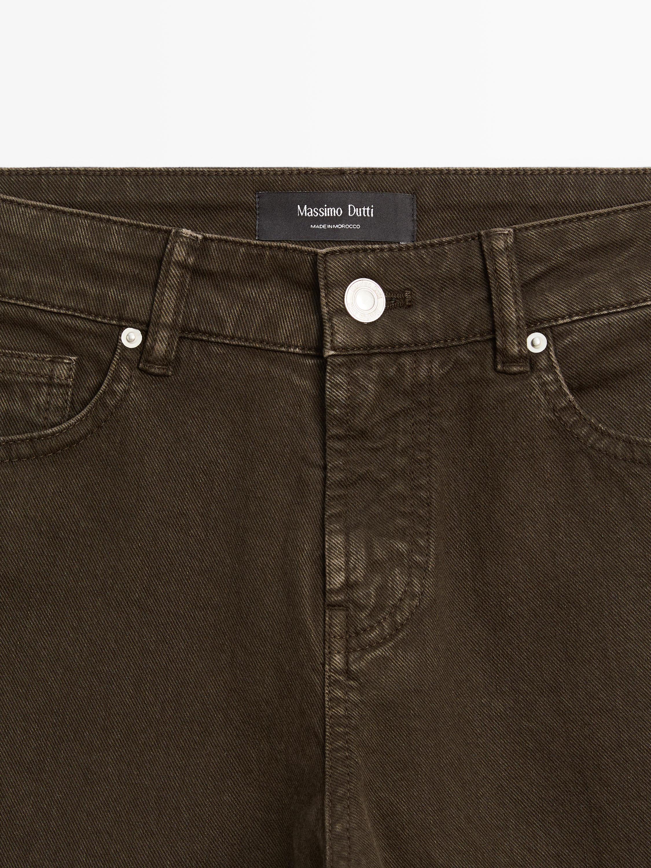 Mid-waist tapered fit jeans