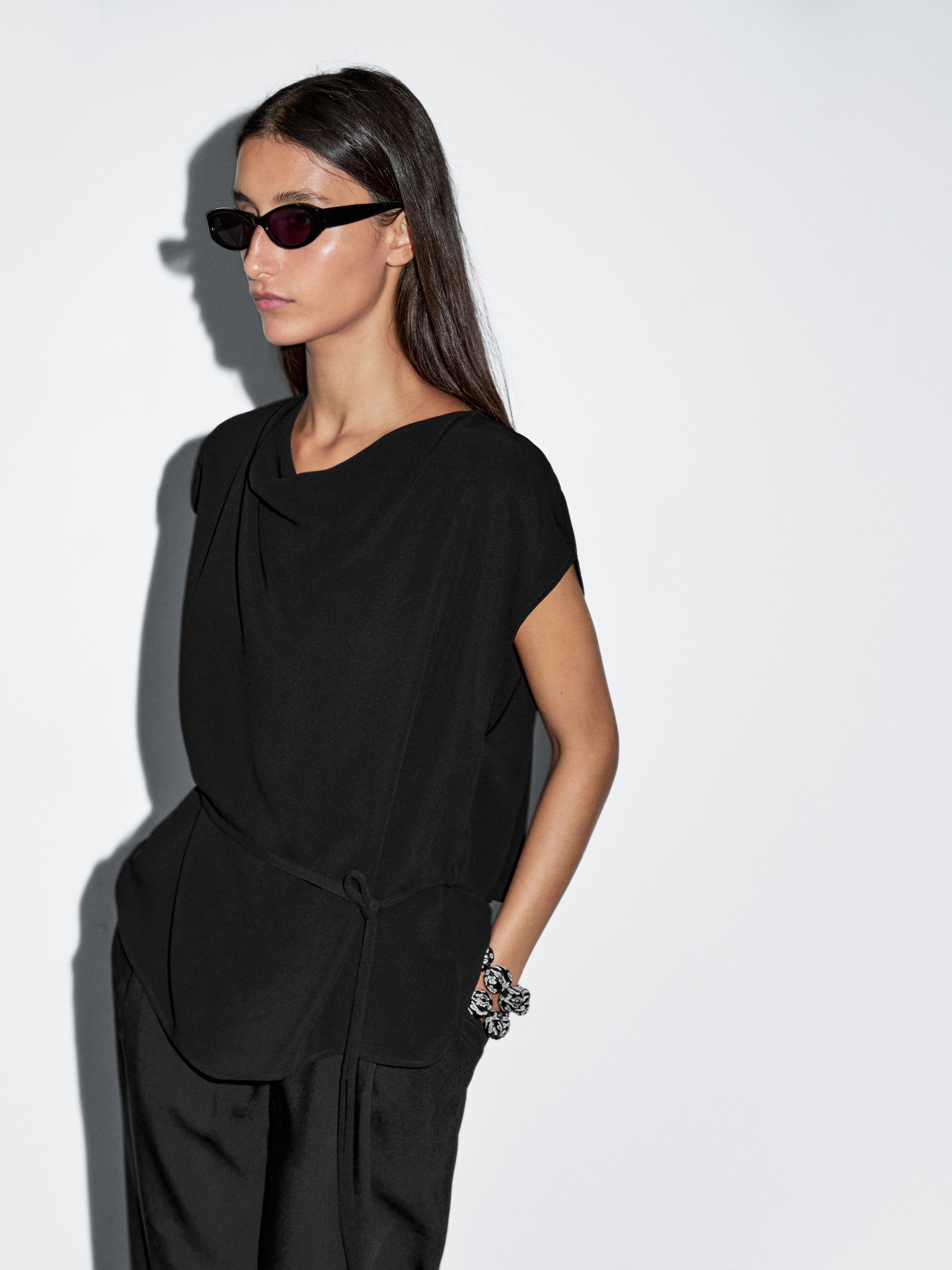 Топ из крепа с драпированным вырезом