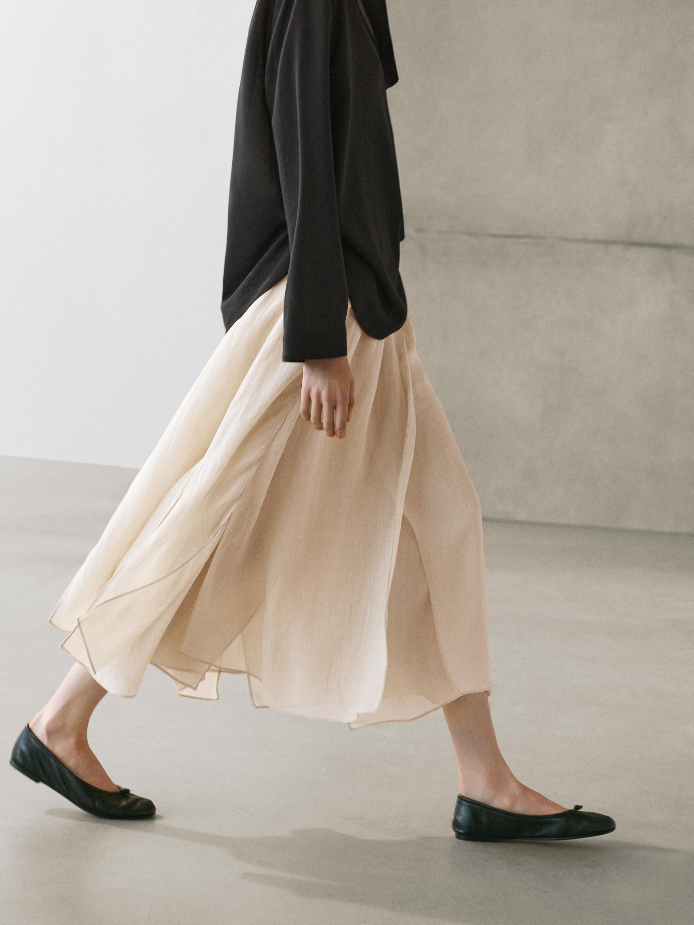 Flowing cotton blend V-neck shirt — BROWN