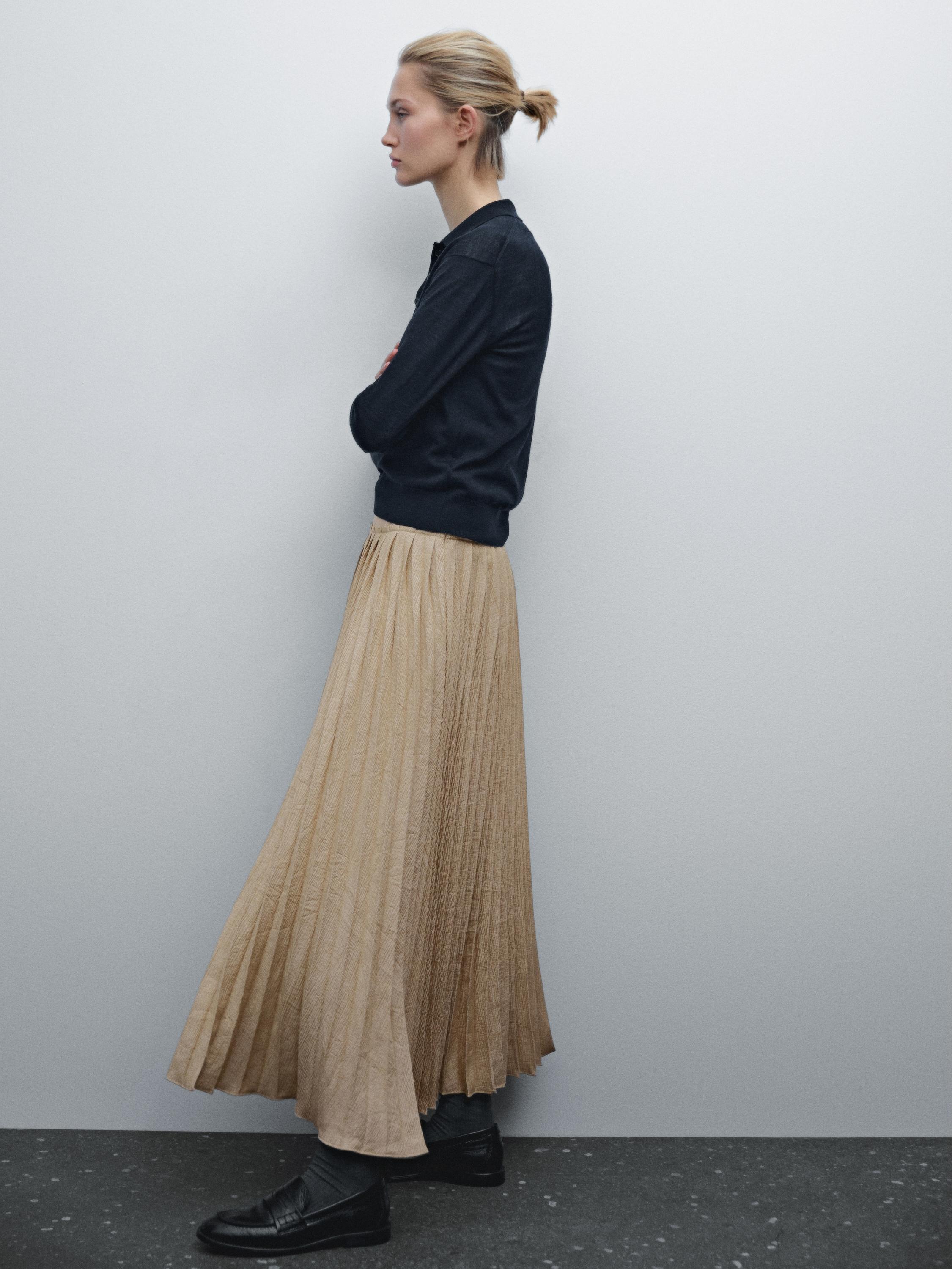 Pleated midi skirt with fabric detail