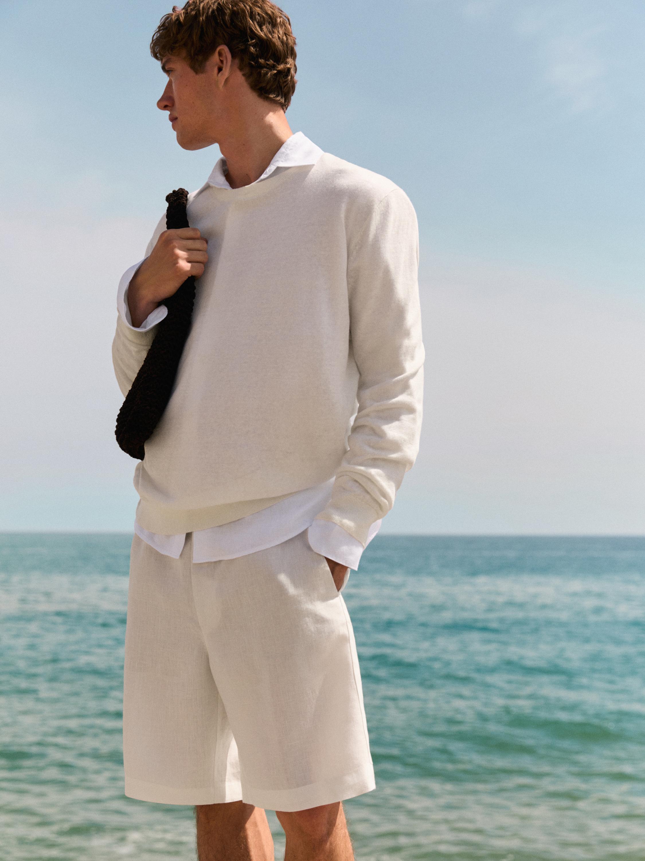 Semi-jogger-fit linen Bermuda shorts