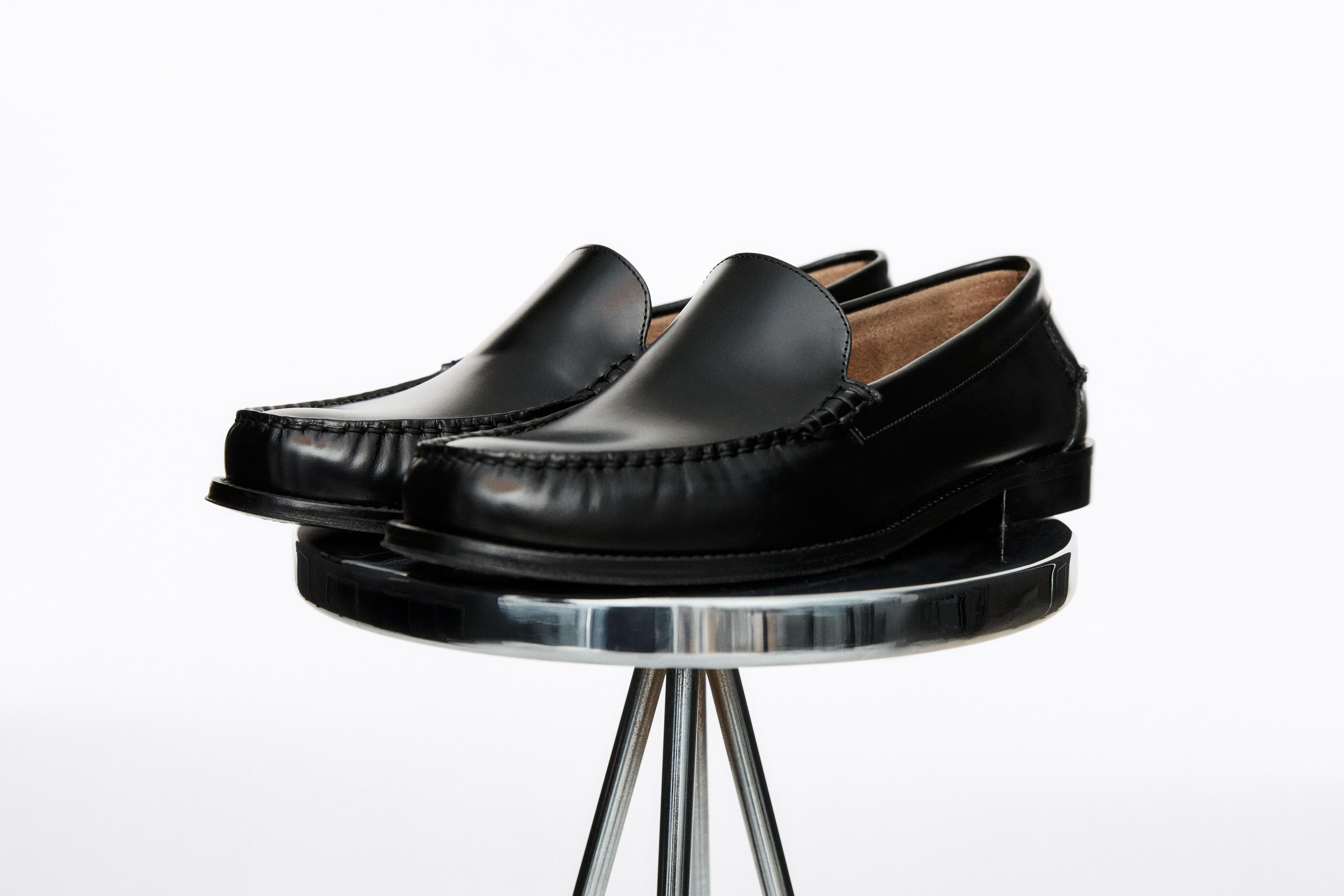 Leather loafers with glossy finish — BLACK