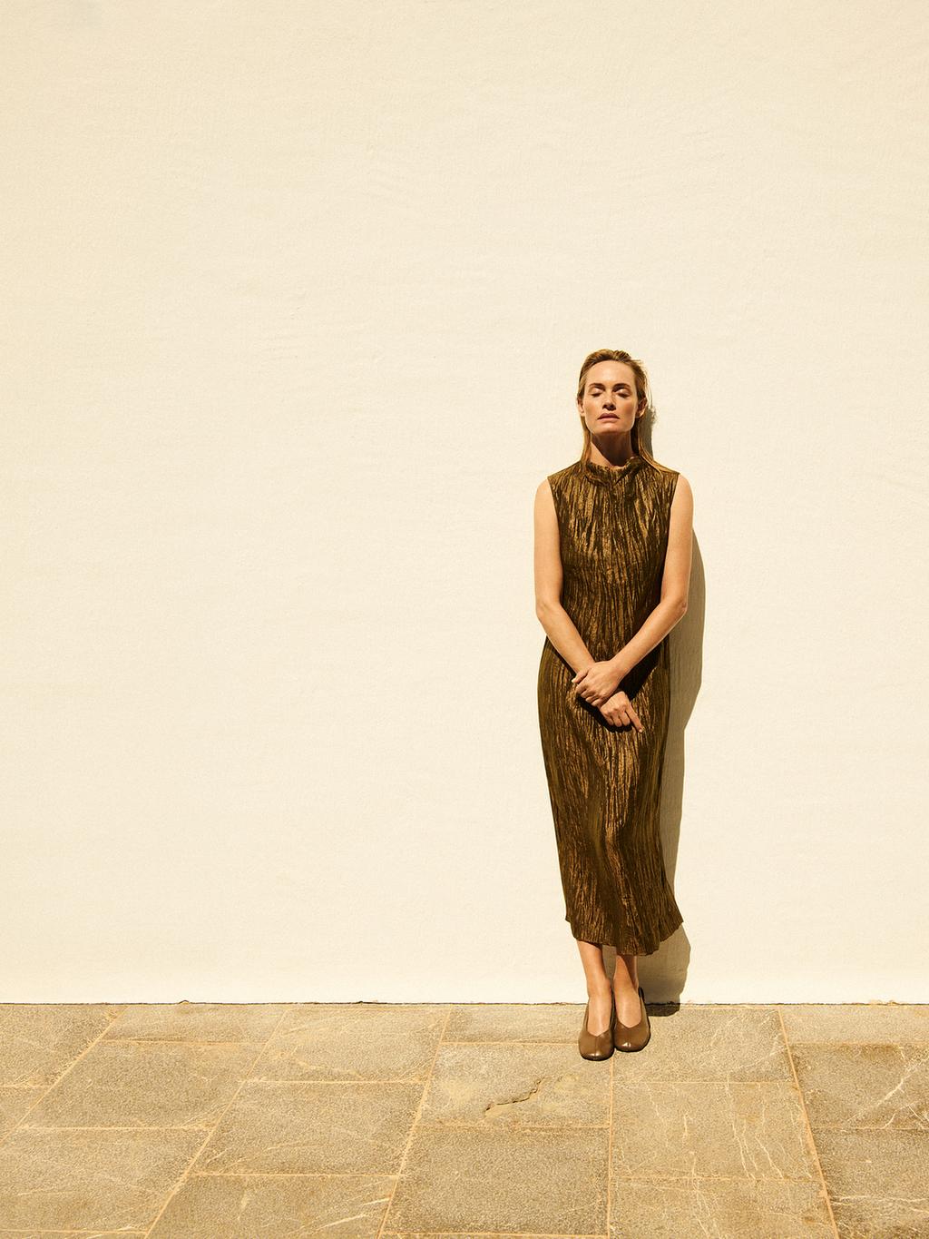 Pleated halter neck dress · Metallic · Smart / Dresses And Jumpsuits