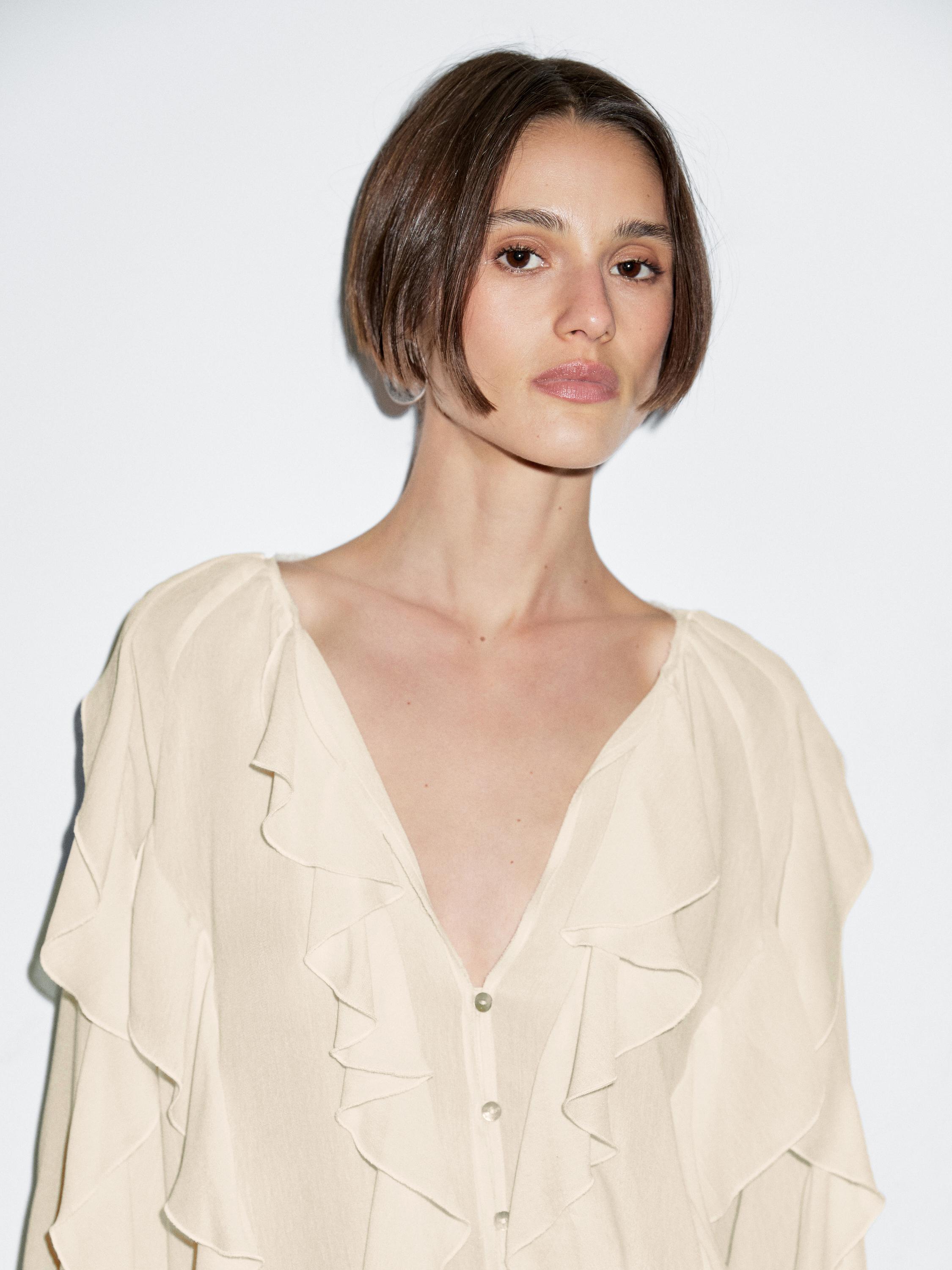 Splývavá blúzka s volánmi