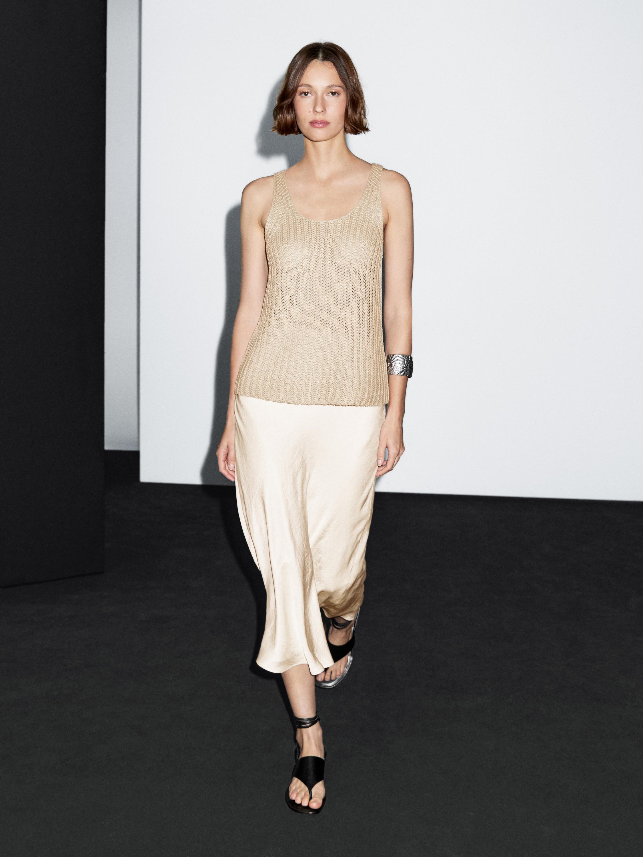 Linen knit top with round neckline
