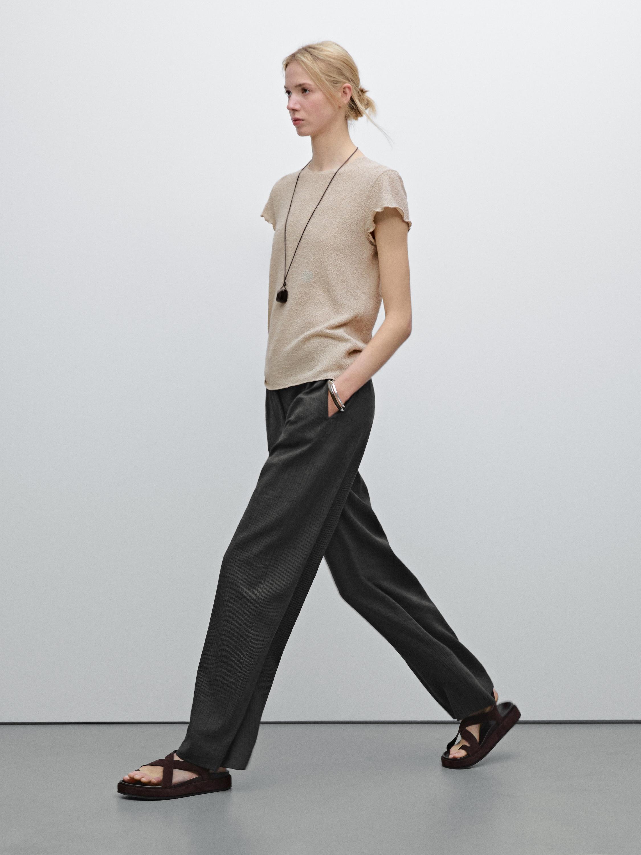 Camiseta punto detalle ribetes ondulados