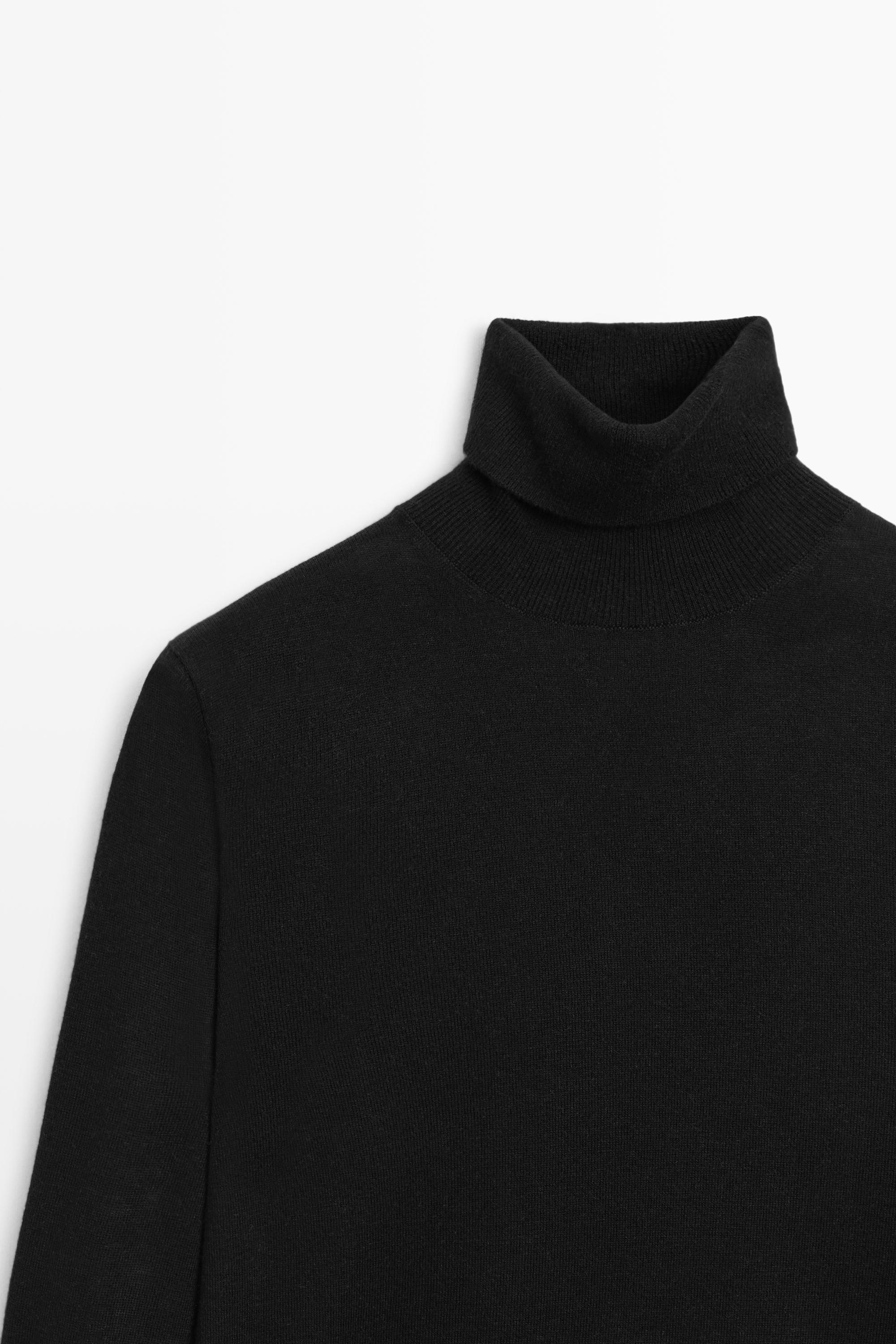 Wool-blend turtleneck knit sweater — BLACK