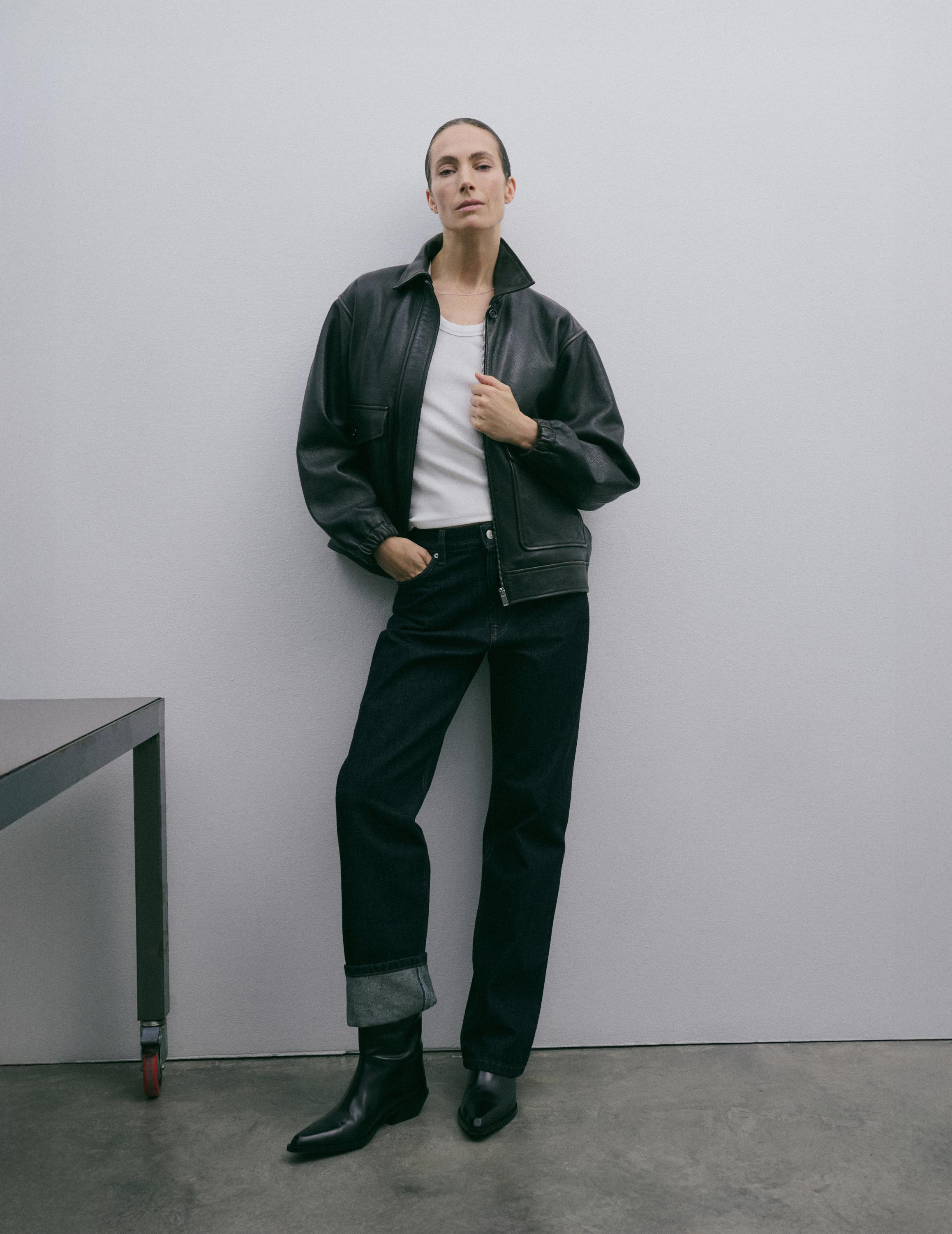 Straight-leg high-waist jeans