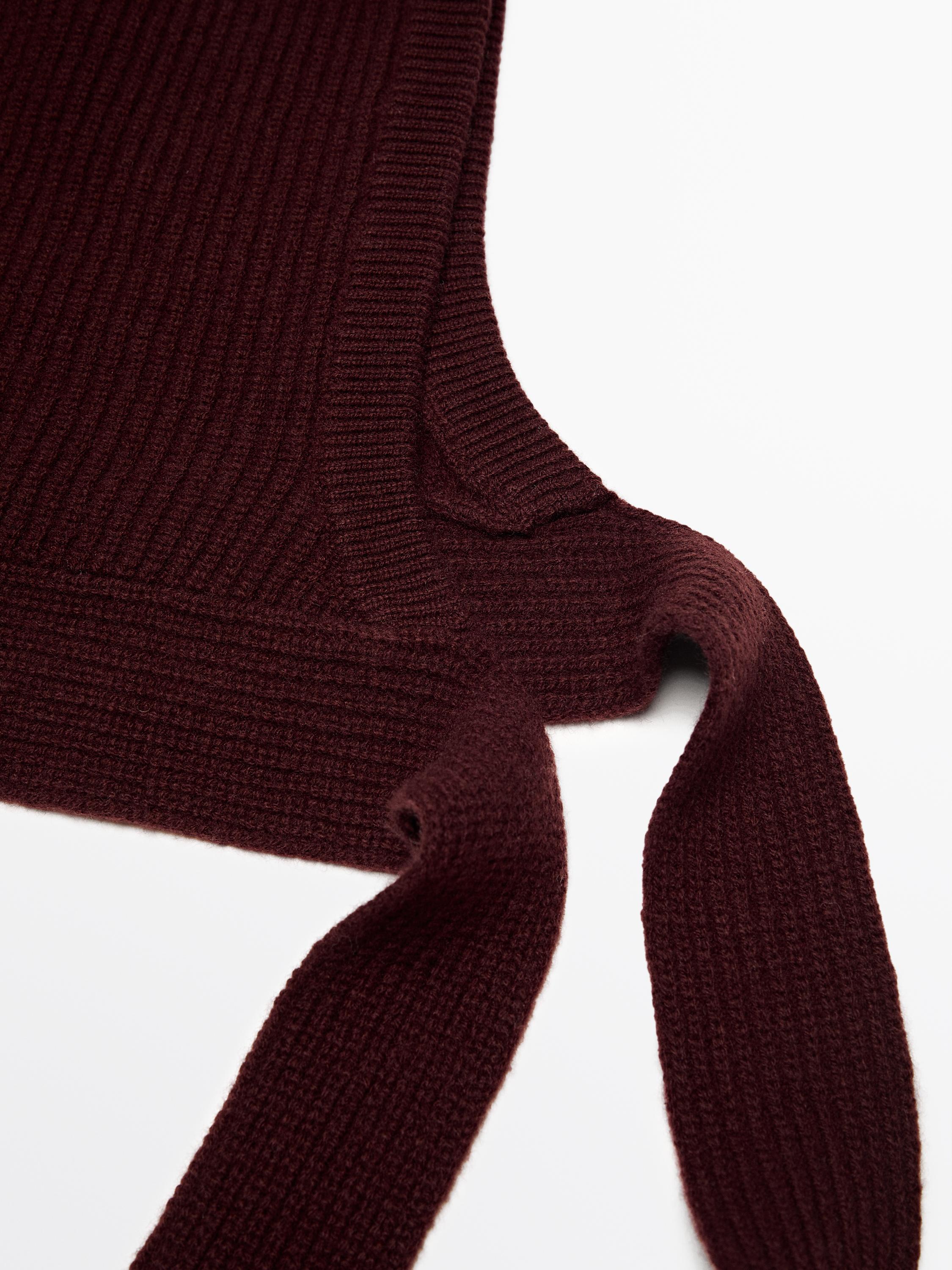 Knit hood with tie