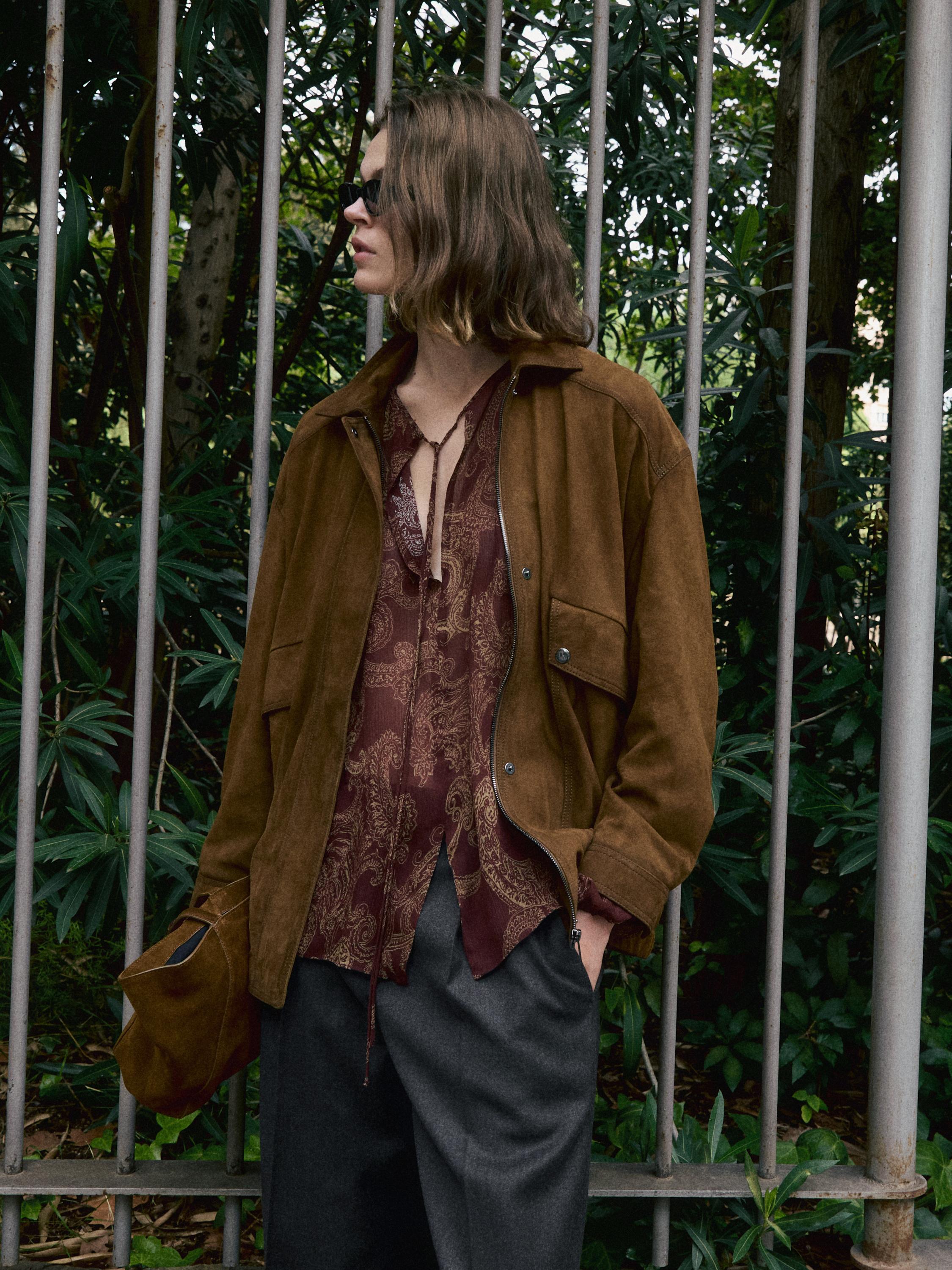 Chaqueta bomber bolsillos piel ante