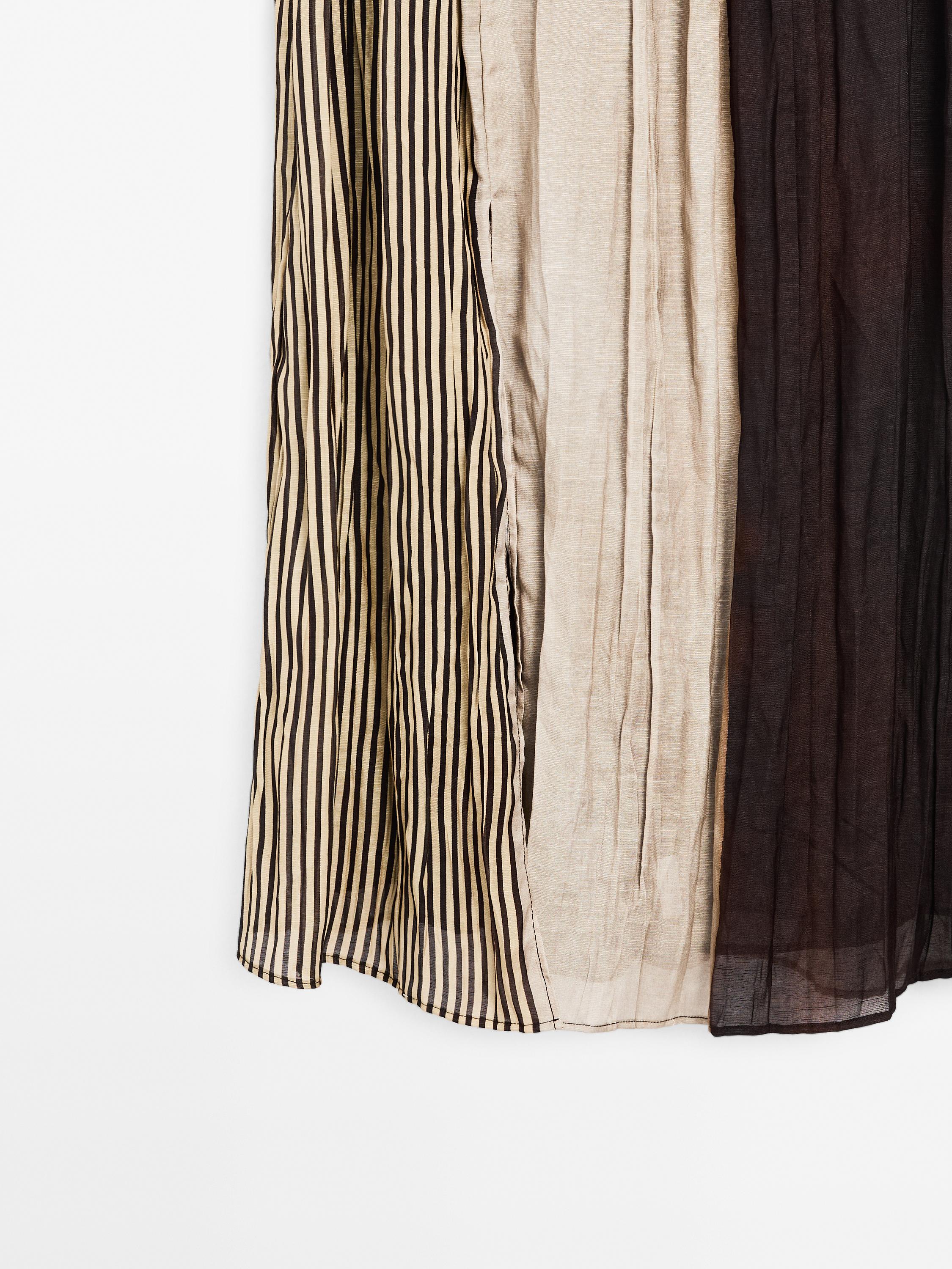 Vestido com decote caicai e pormenor de franzidos