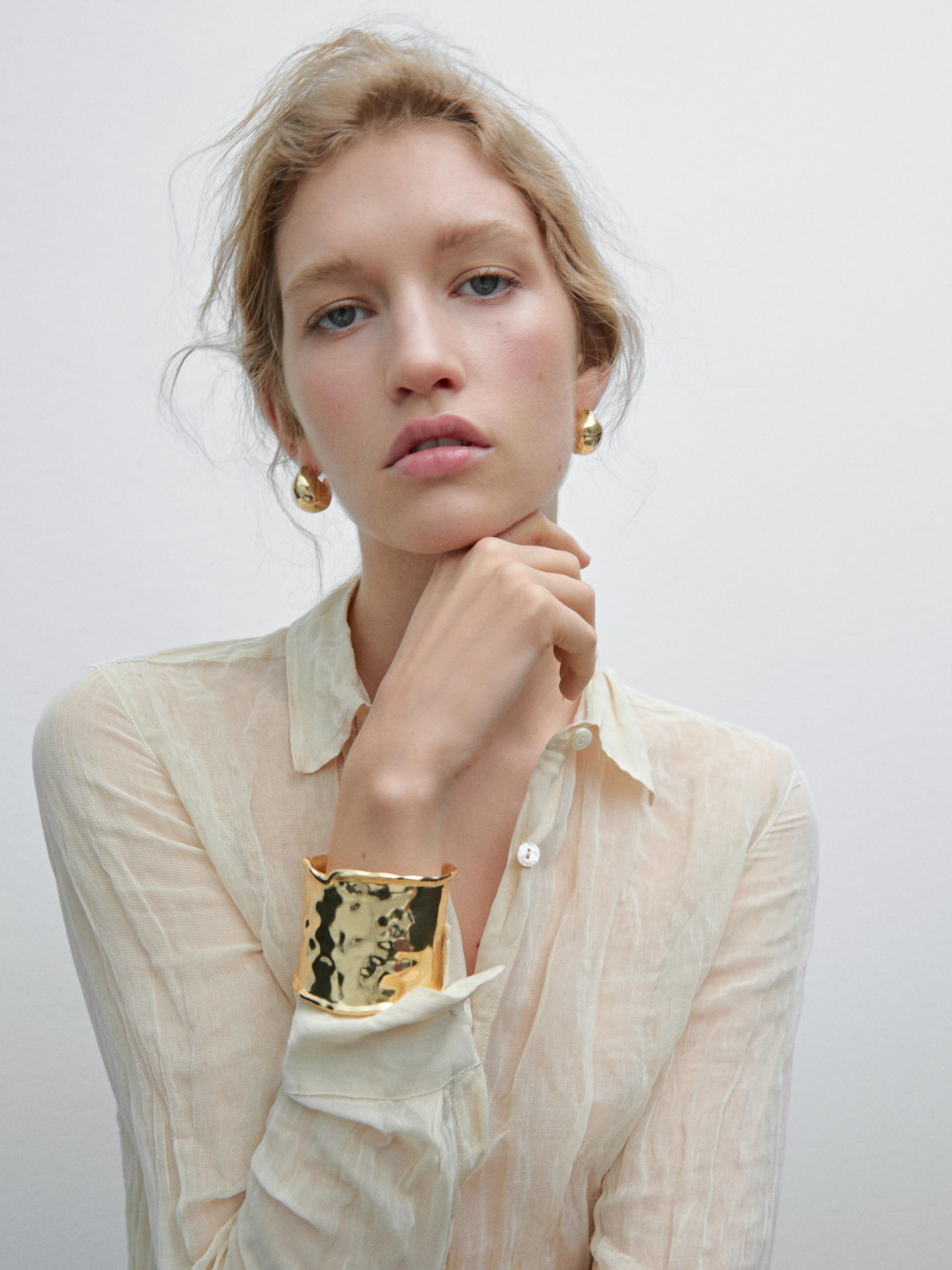 Irregular bracelet with textured detail