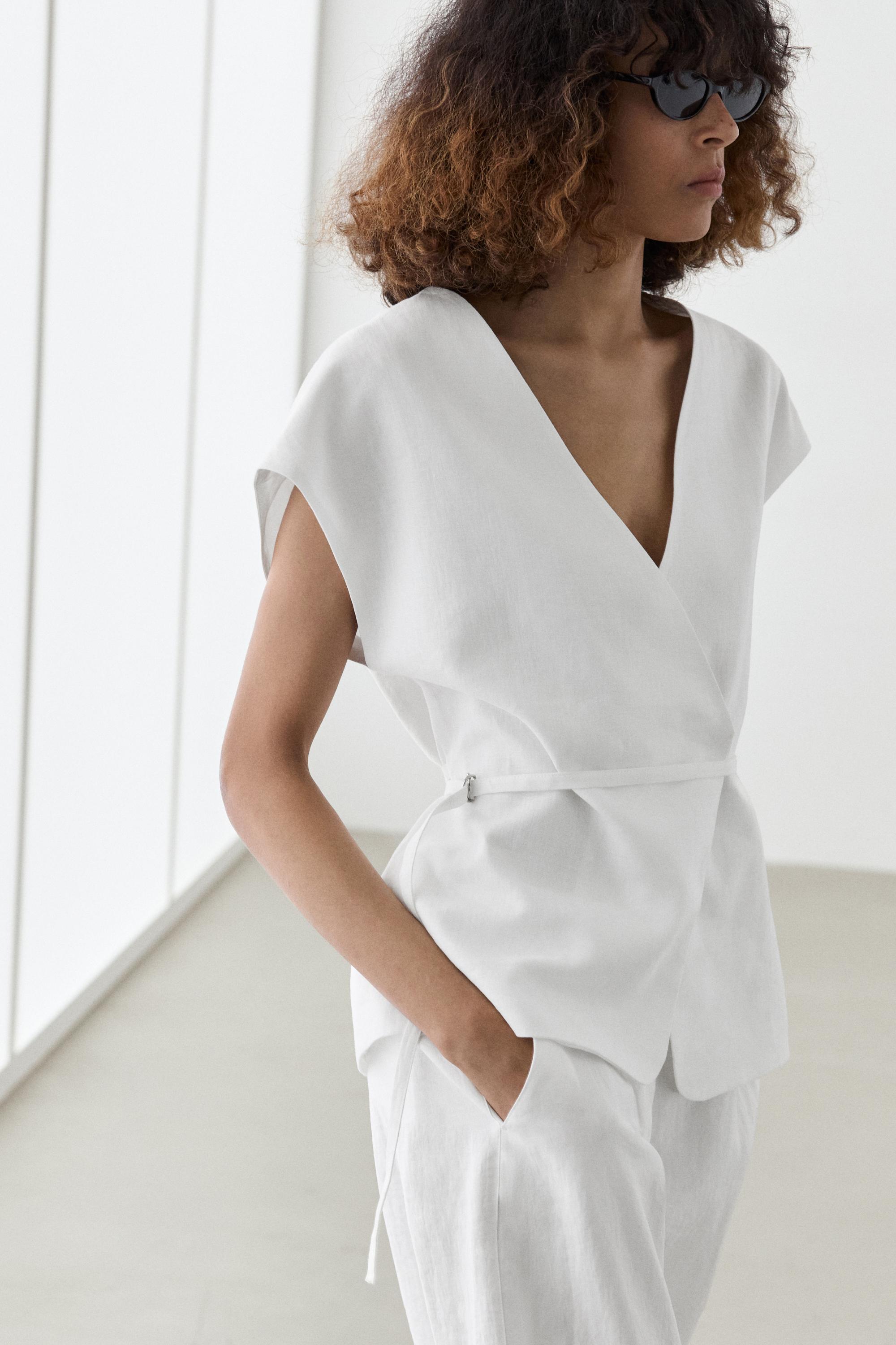 100% linen surplice waistcoat with tie detail — Off white