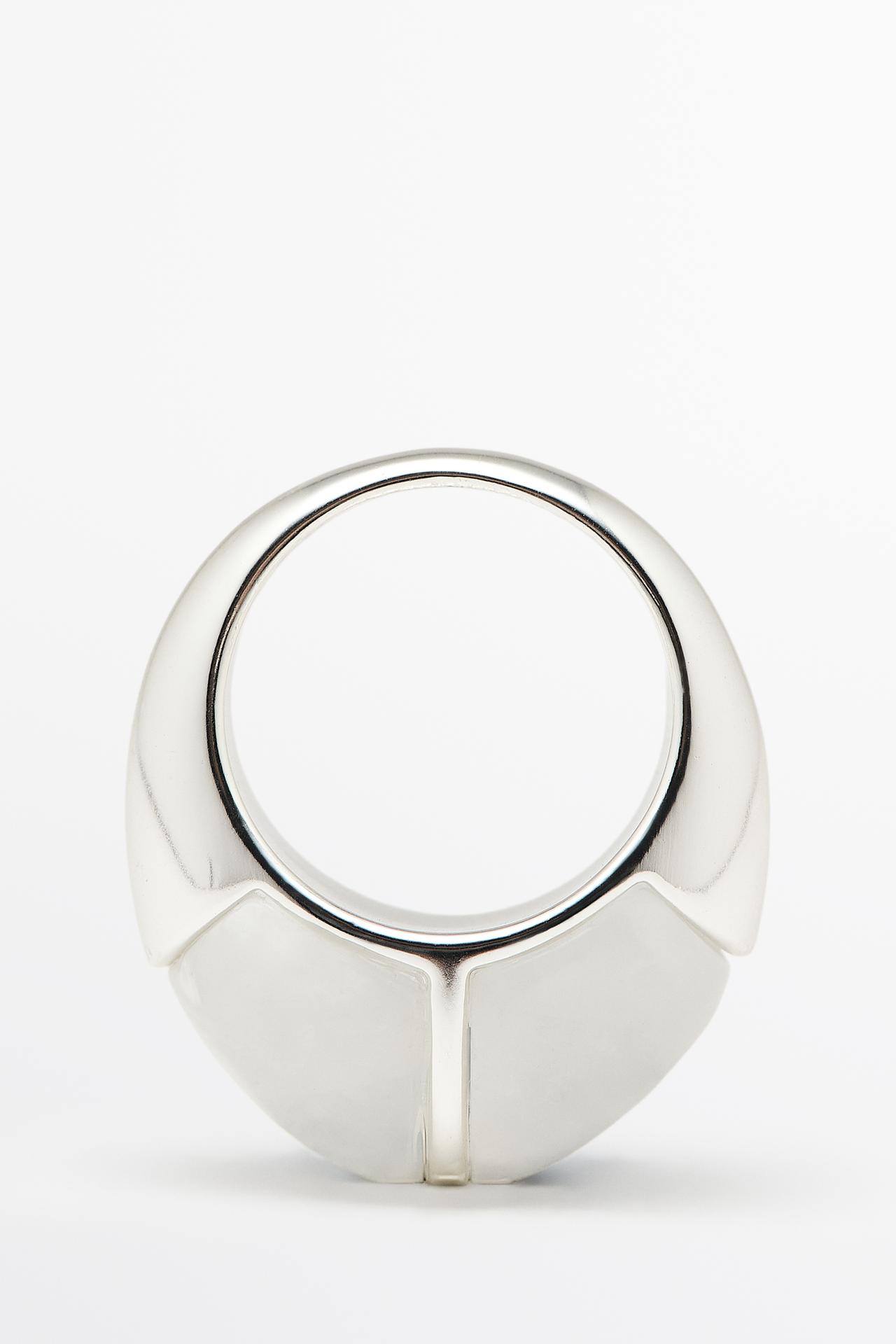 Round quartz stone statement ring — SILVER